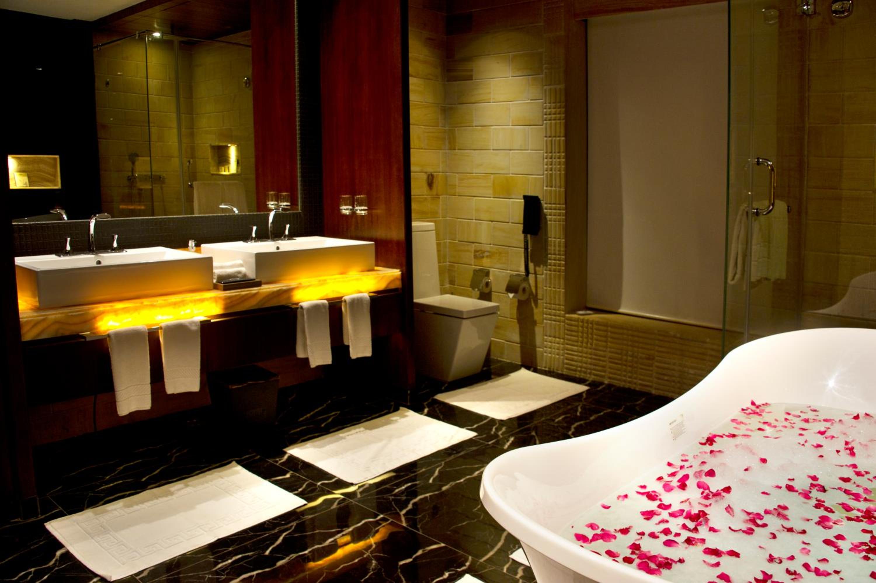 Luxury Resort King Room with 15-minute Pickleball Experience (subject to Availability) and Complimentary Access to Indore Gaming Zone - Photo 4