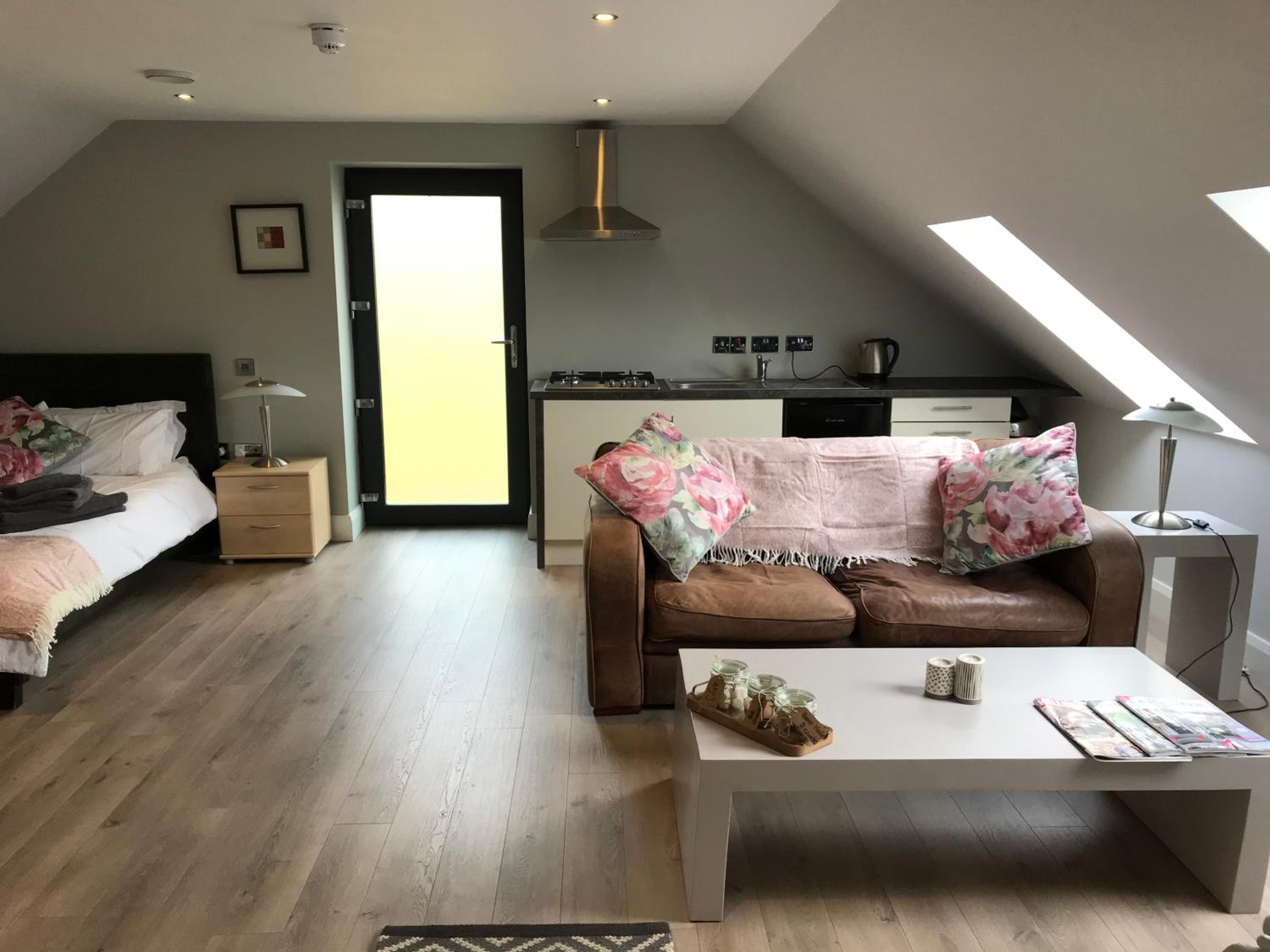 One-Bedroom Apartment - Photo 1