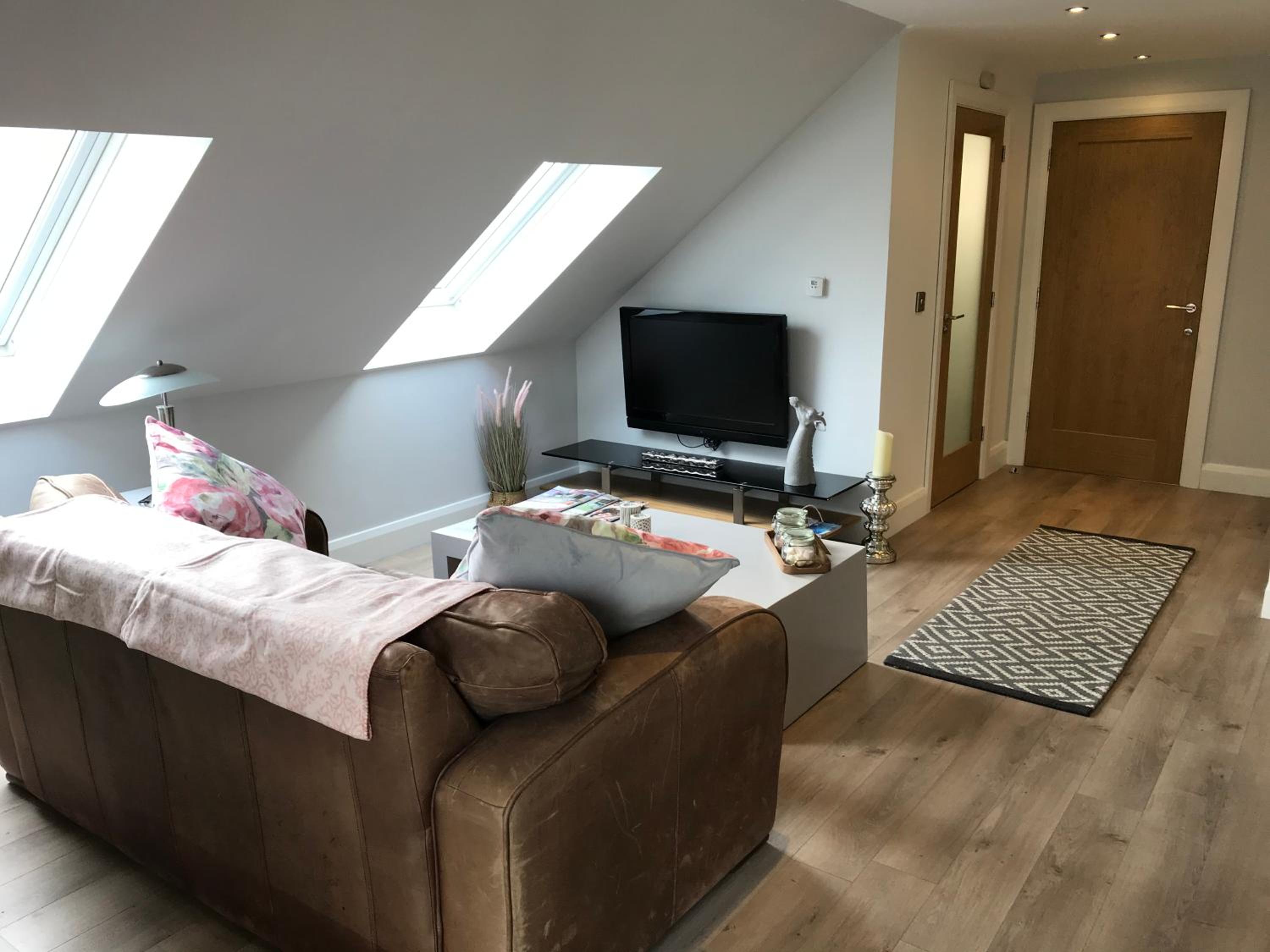 One-Bedroom Apartment - Photo 3