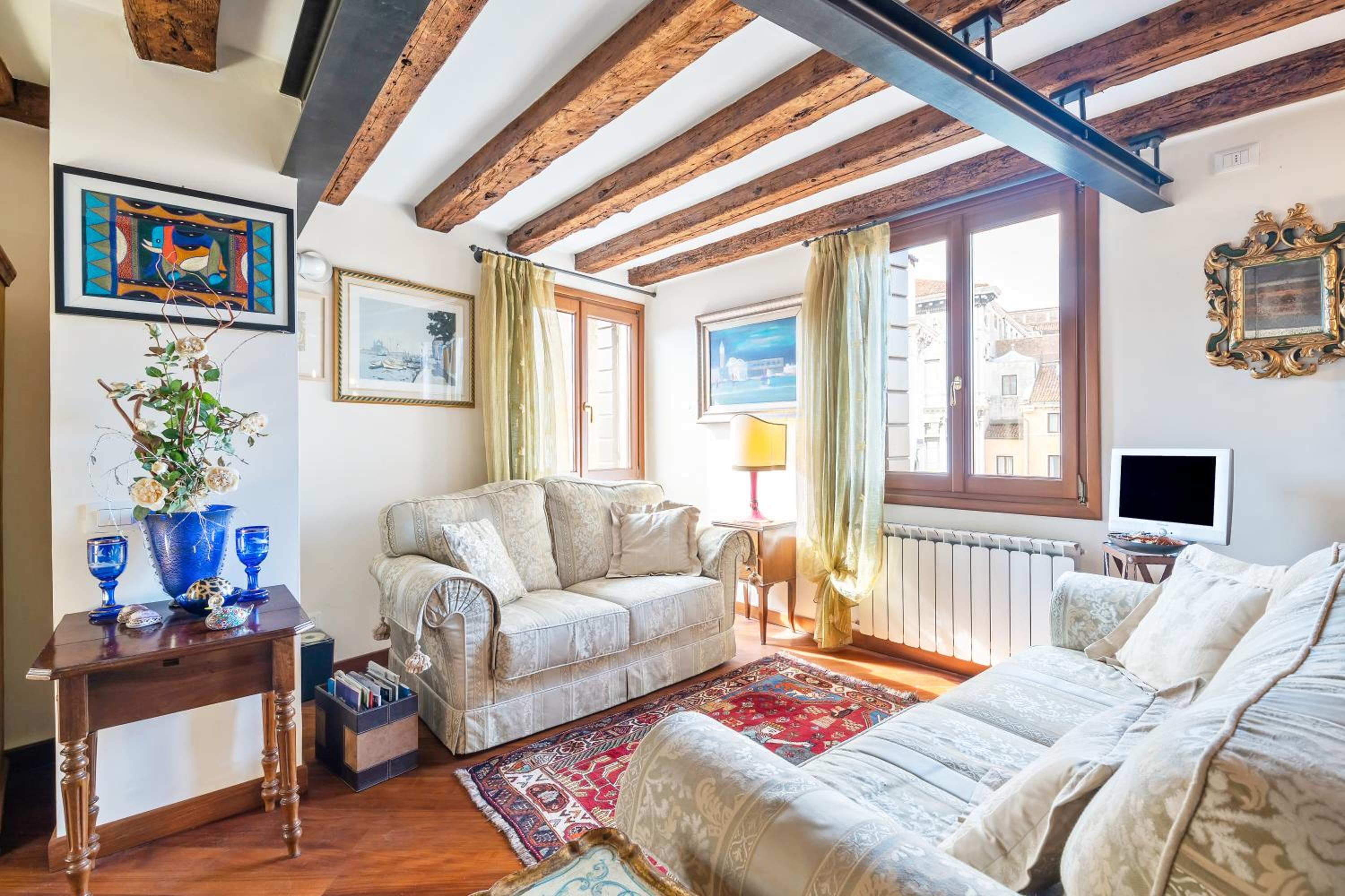 Studio Apartment photo 2