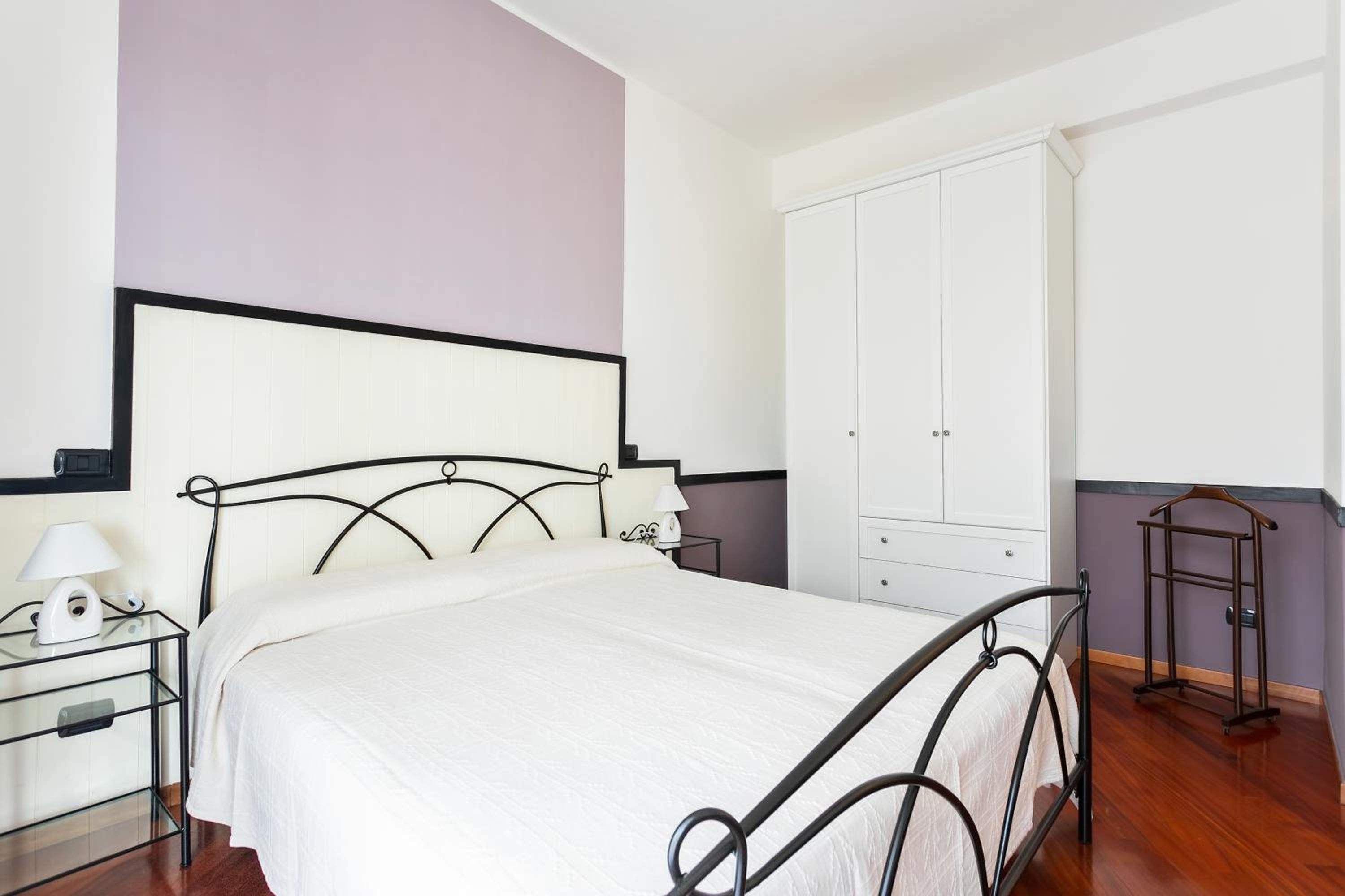 Two-Bedroom Apartment - Photo 24