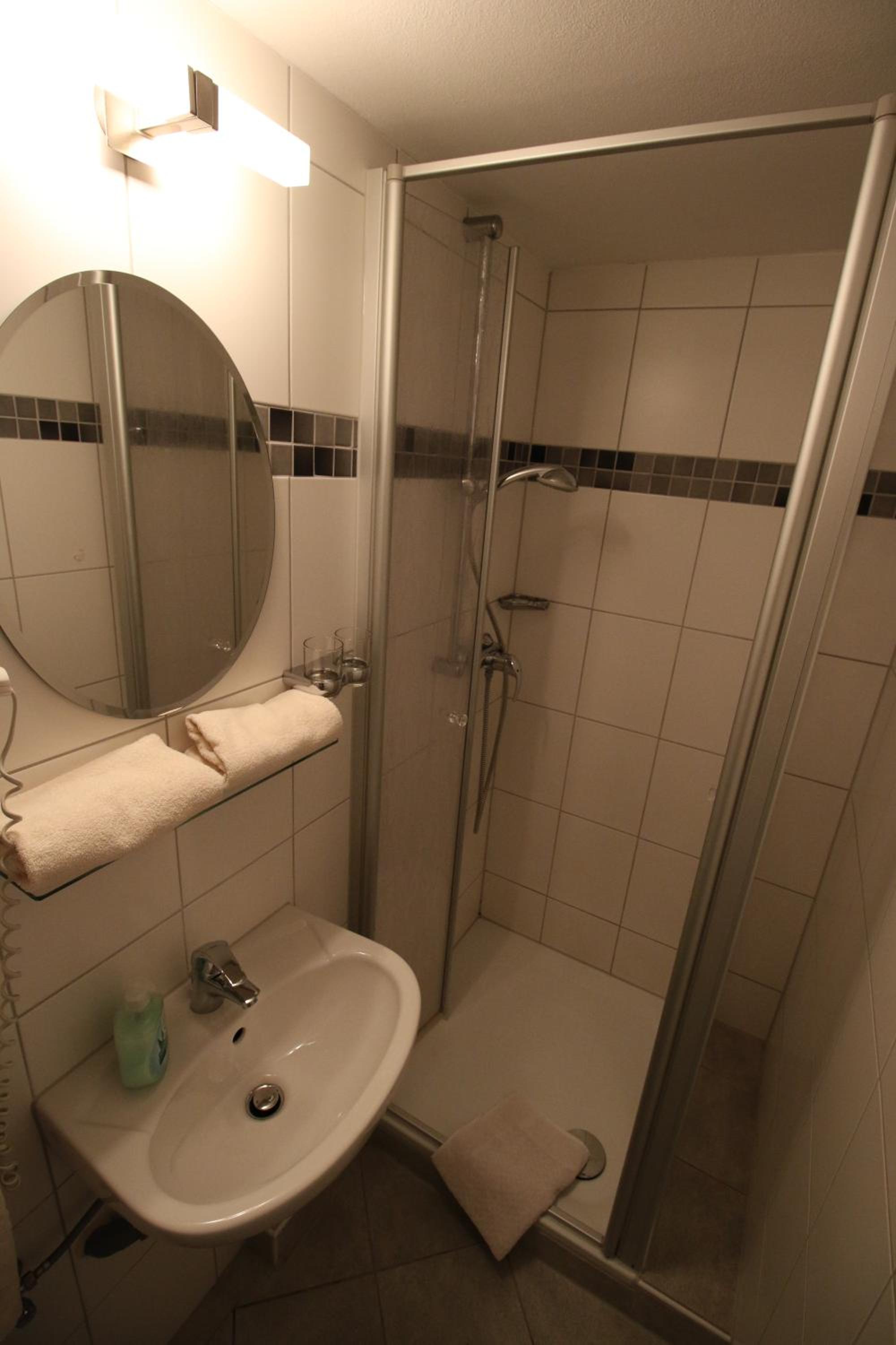 Double Room with Balcony - Photo 3