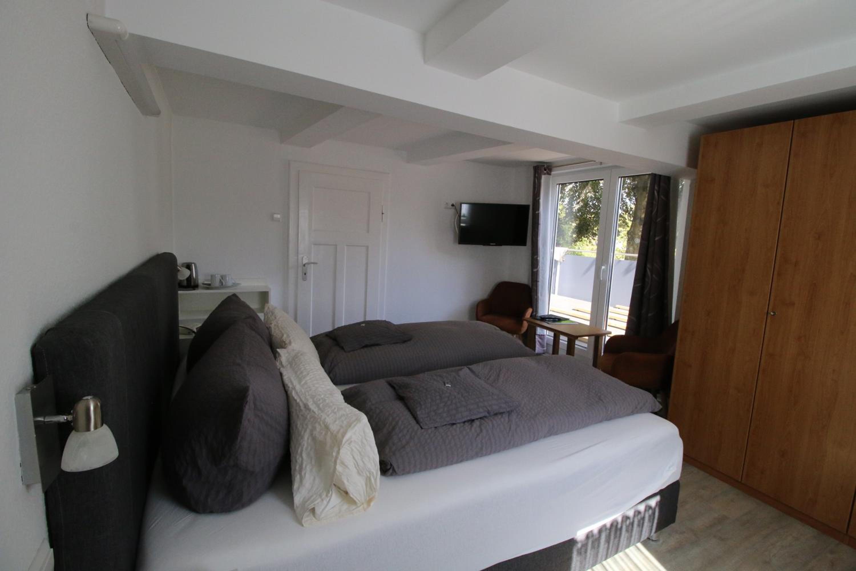 Triple Room with Balcony - Photo 3