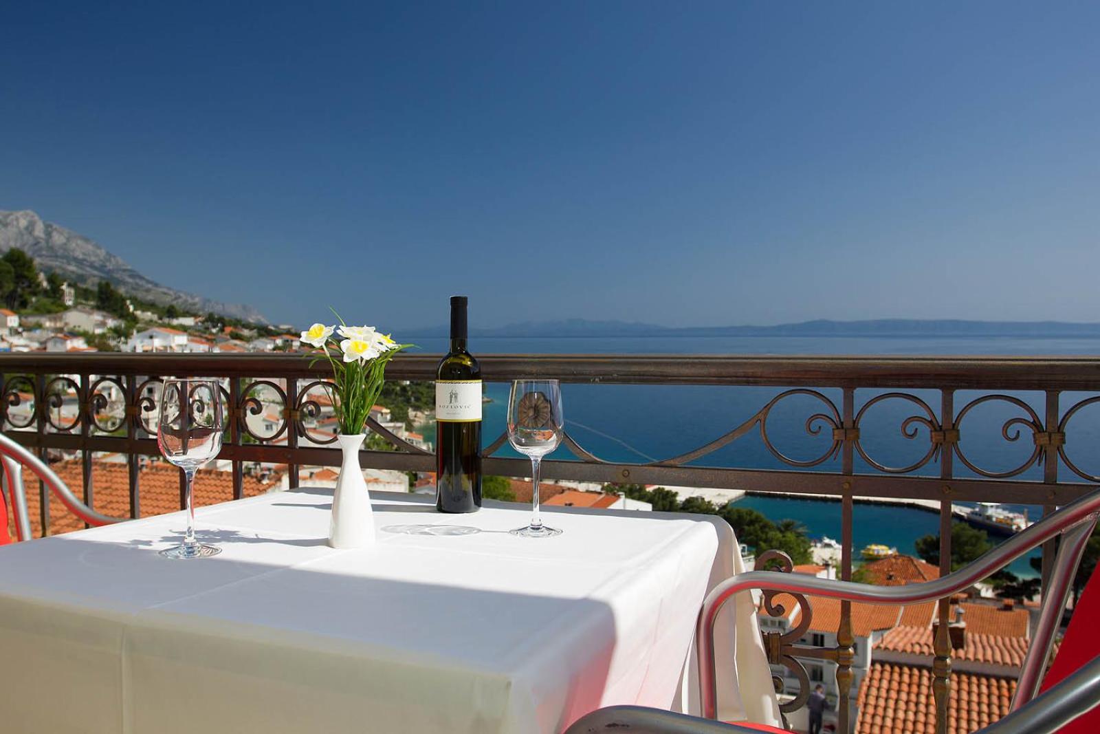 One-Bedroom Apartment with Sea View and Terrace photo 3