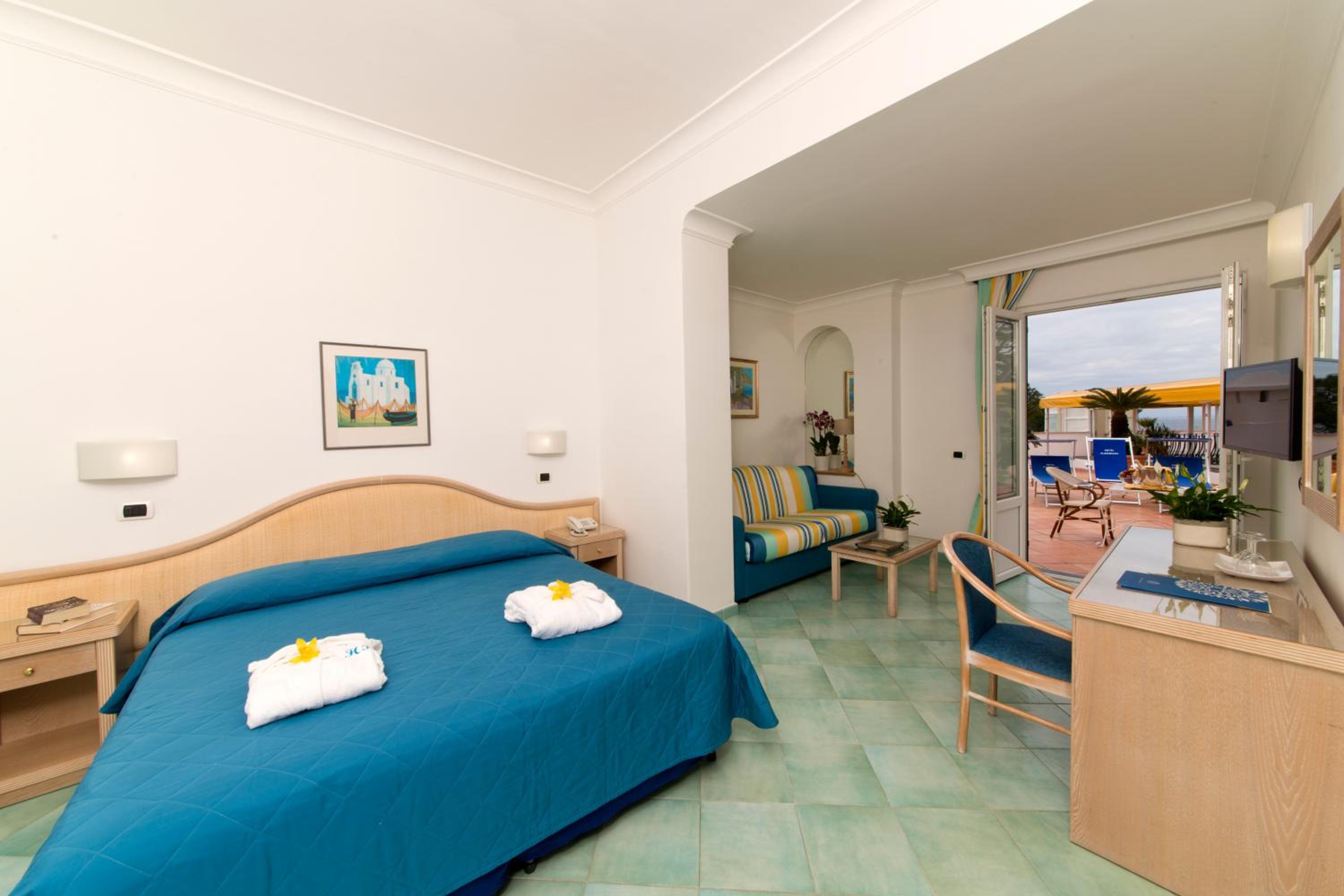 Junior Suite with Partial Sea View