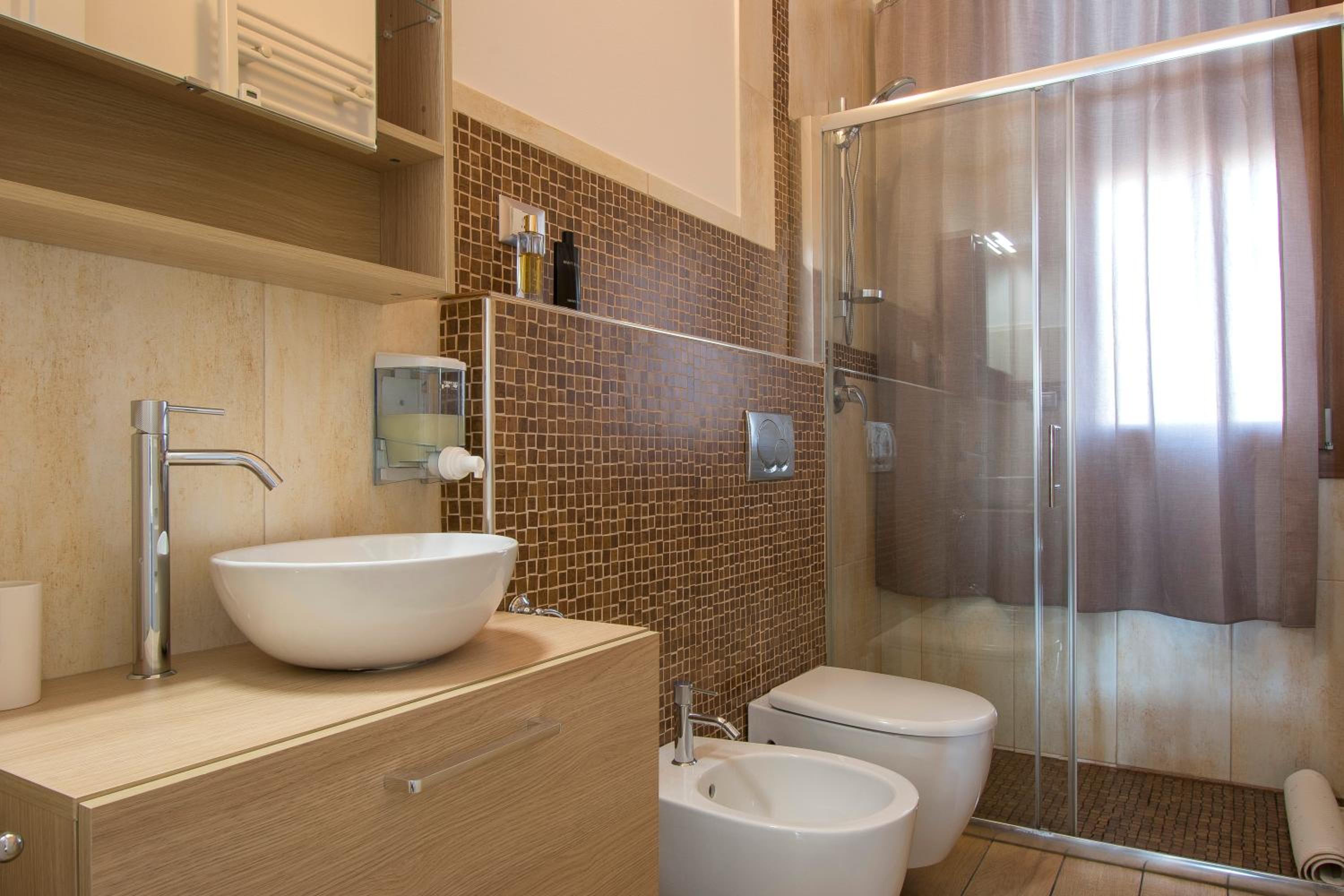 Double Room - Photo 11