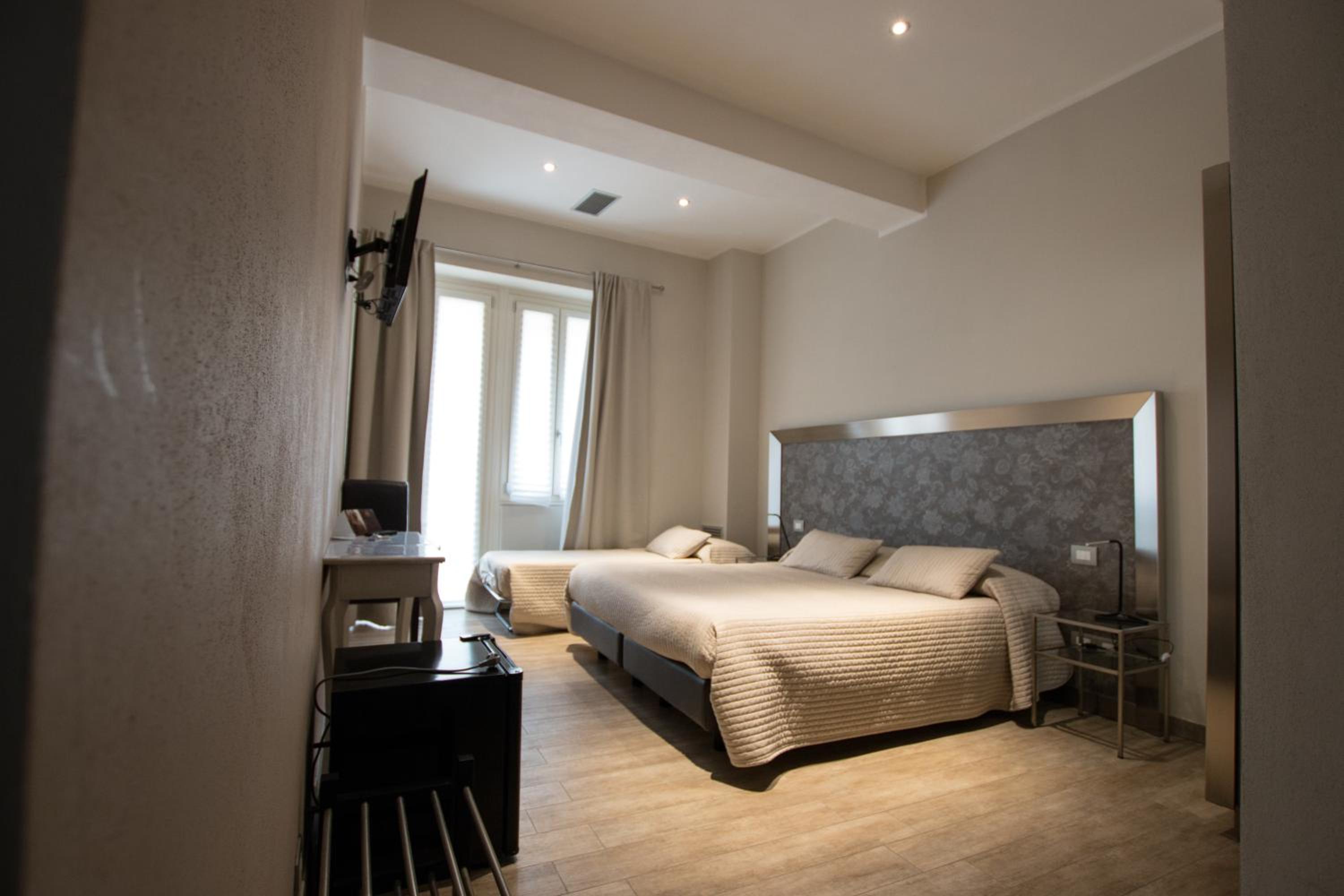 Standard Double Room photo 2