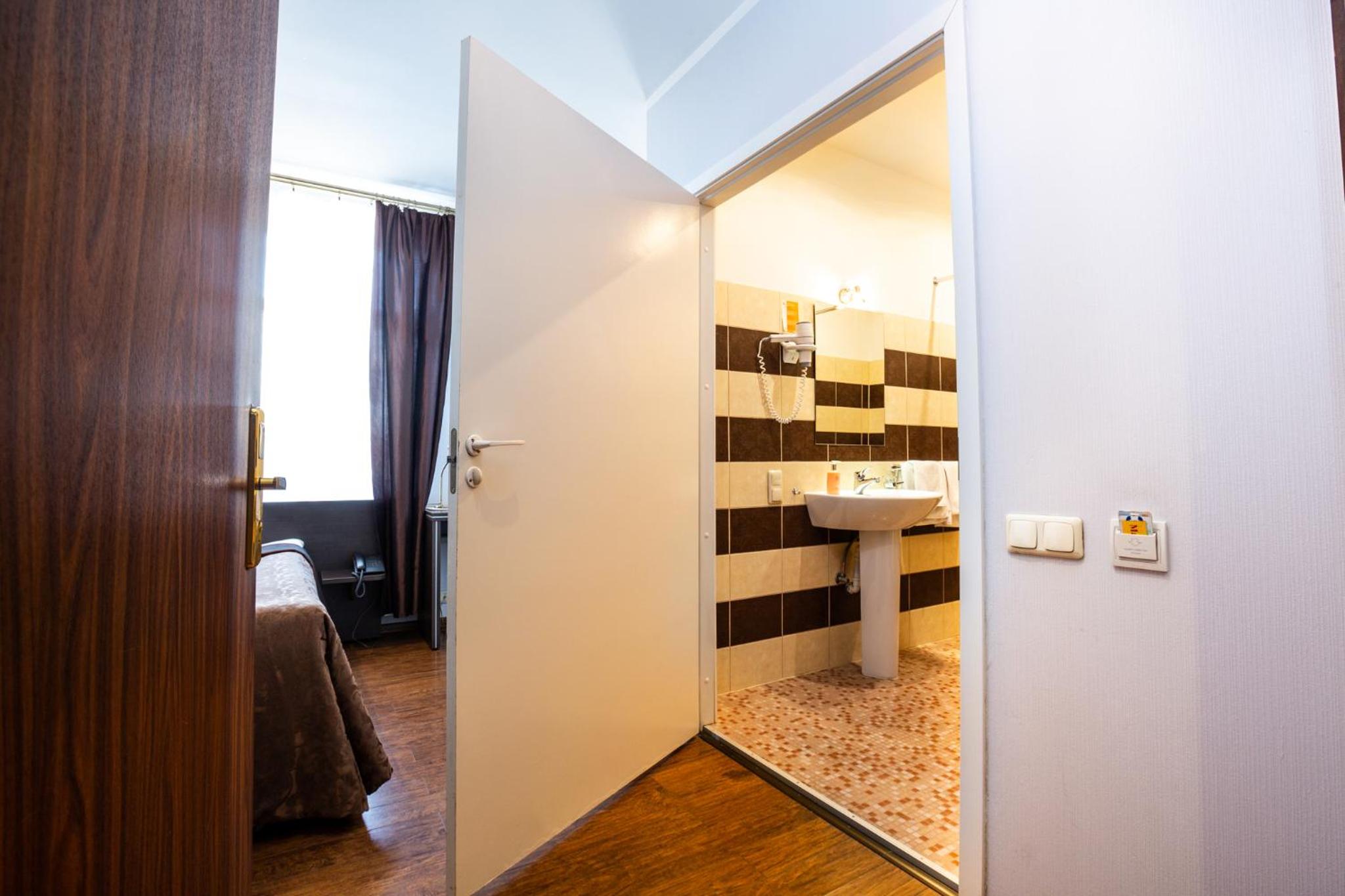 Twin Room - Photo 4