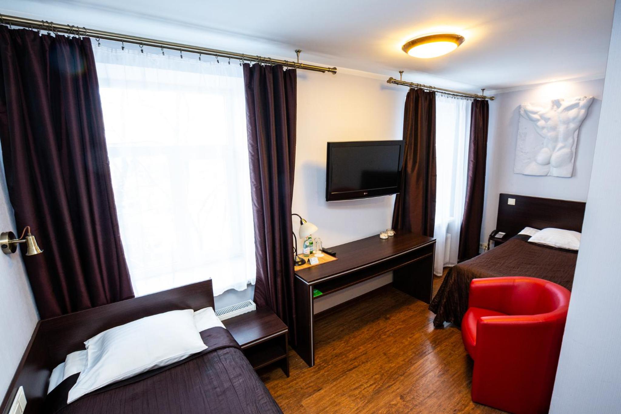 Twin Room - Photo 2