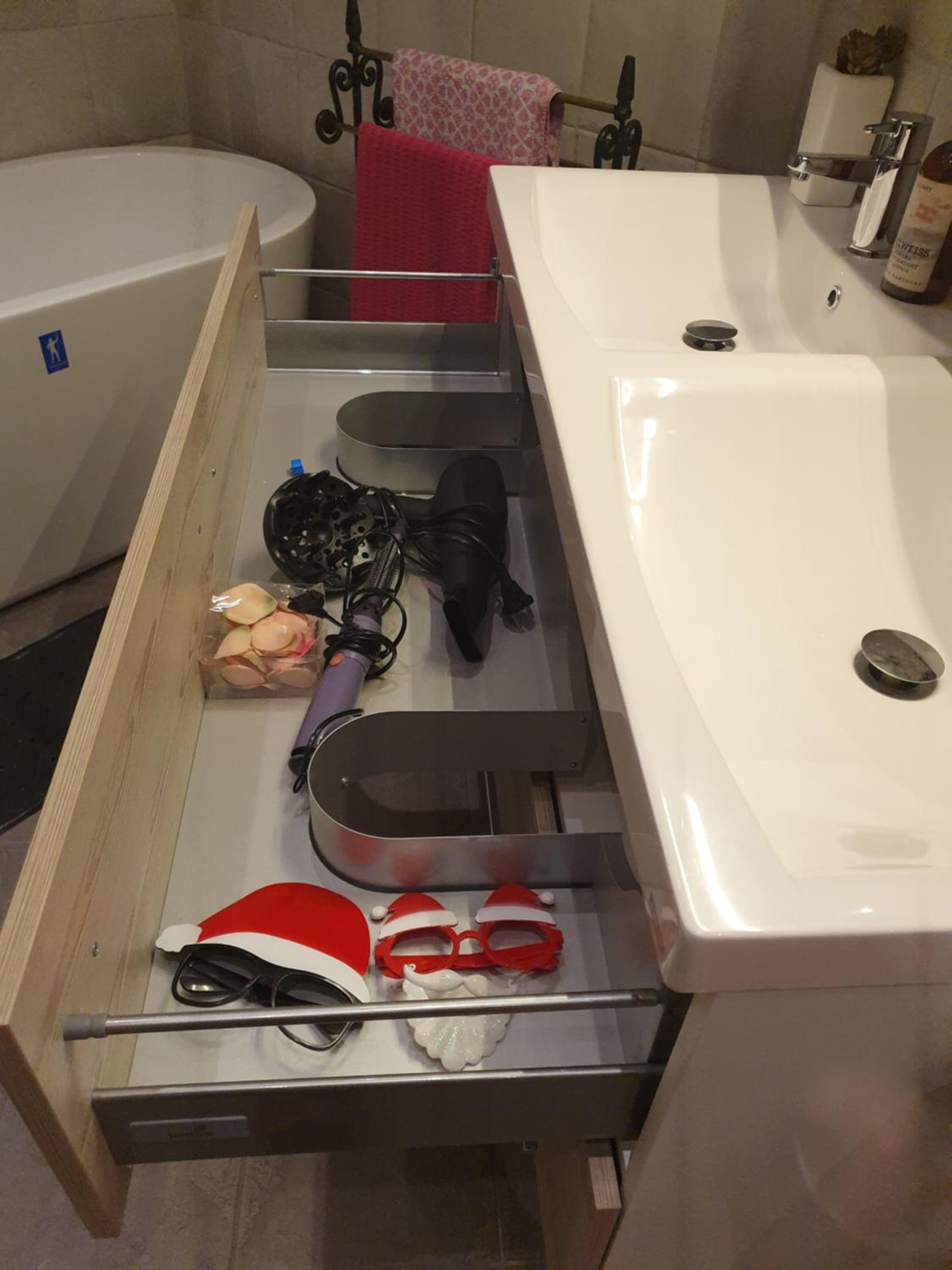 Three-Bedroom House - Photo 2