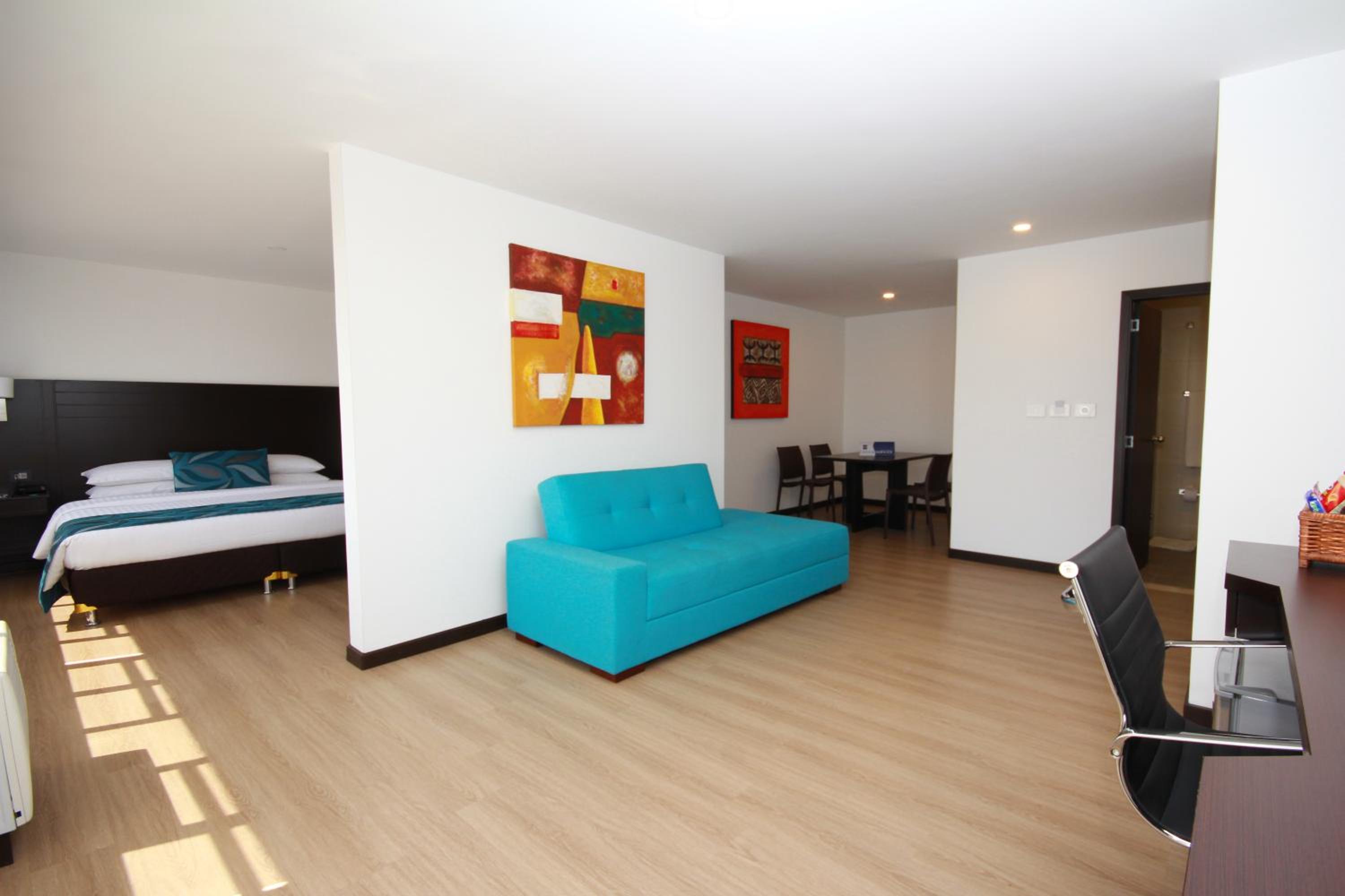Superior King Suite photo 2