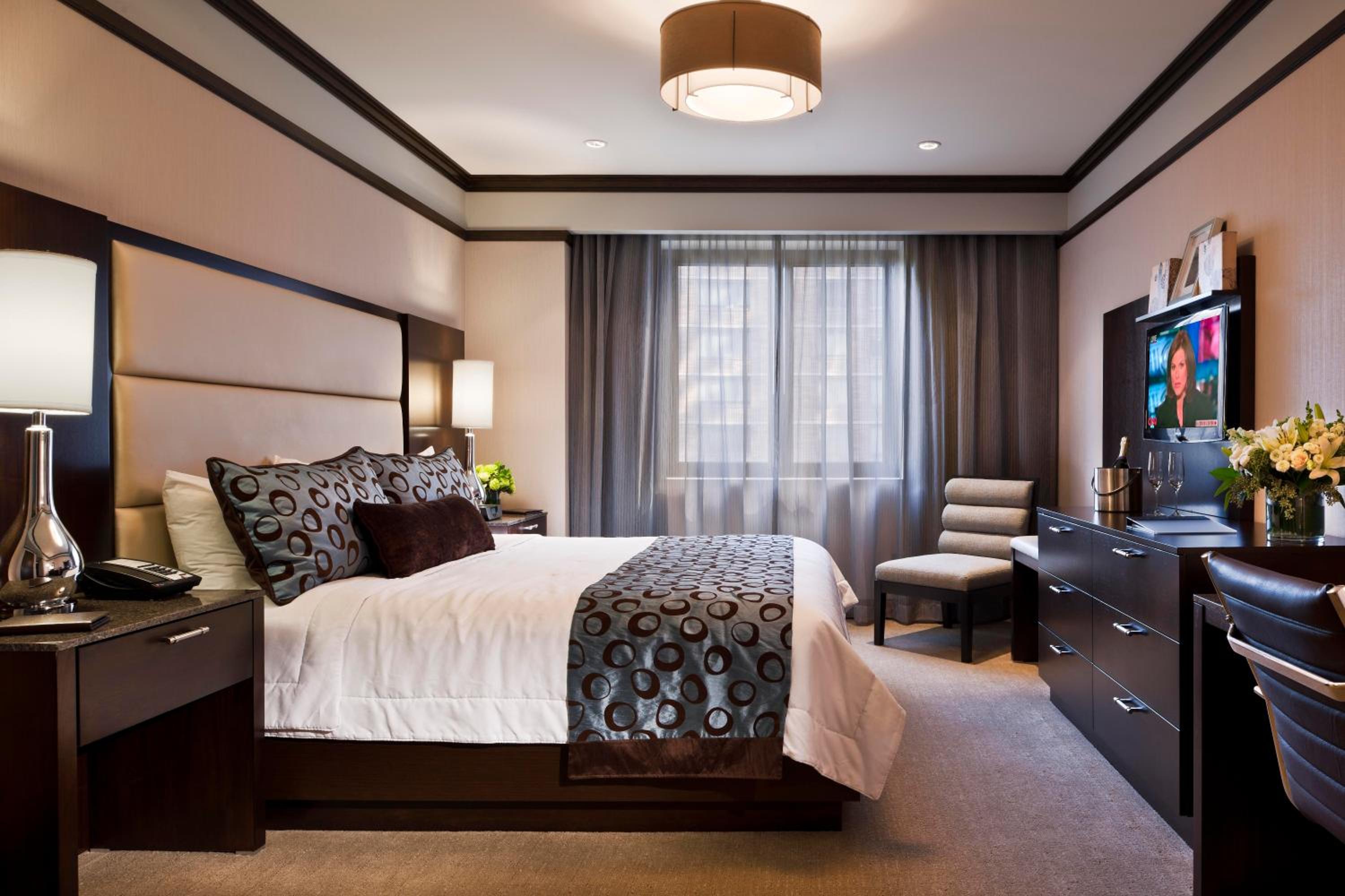 Deluxe Queen Room