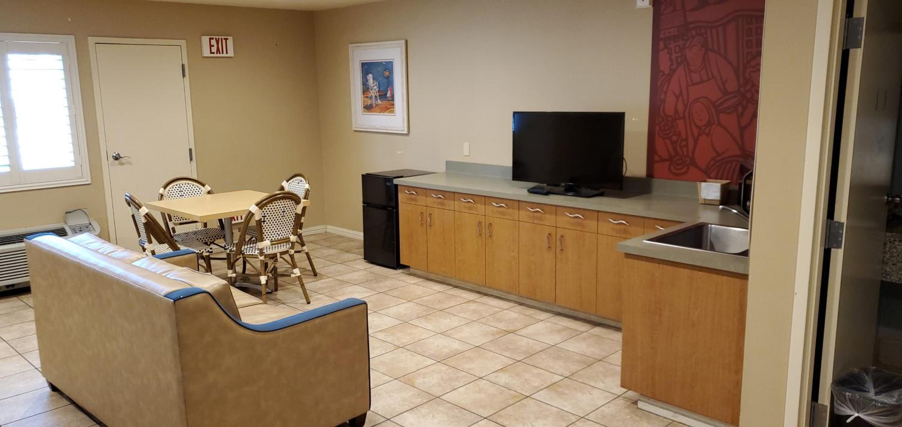 Deluxe King Room - Photo 2