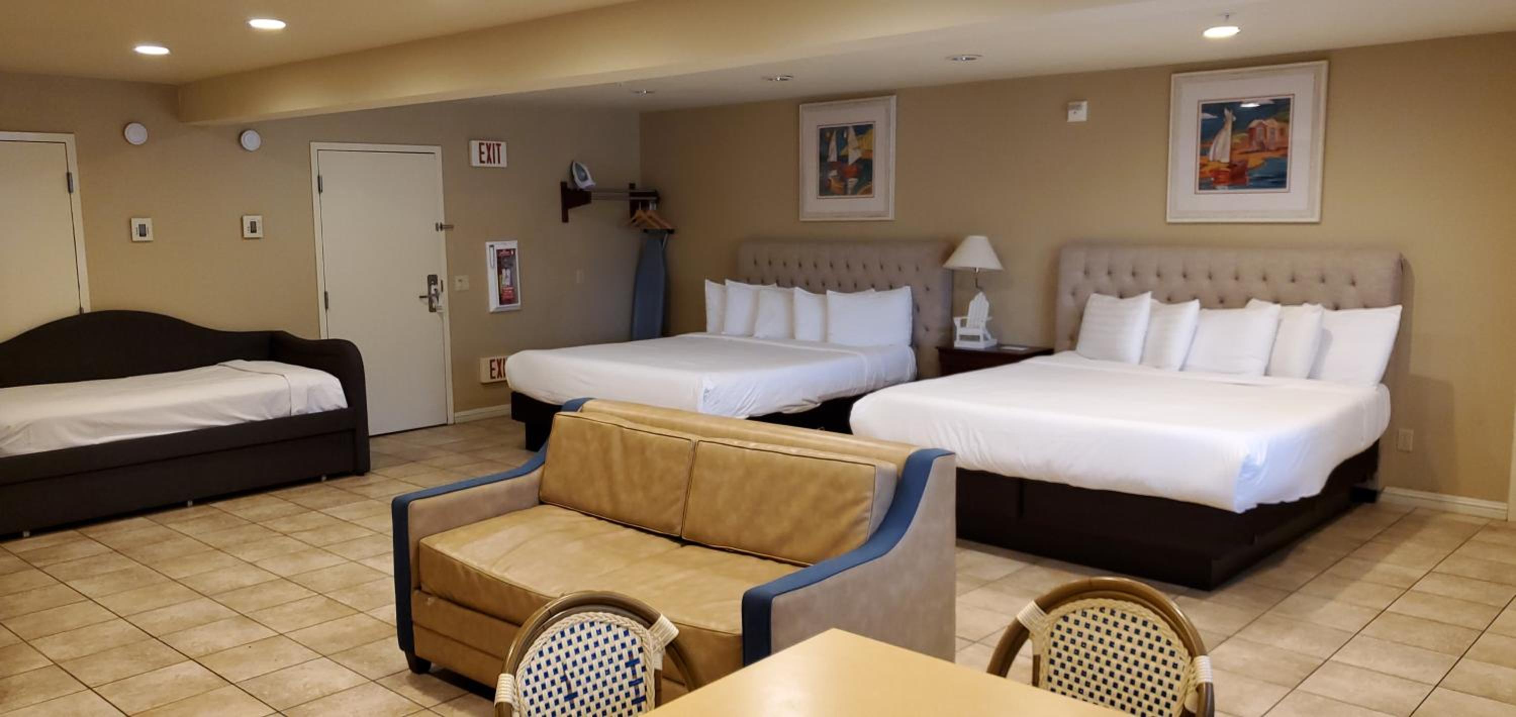 Deluxe King Room - Photo 3