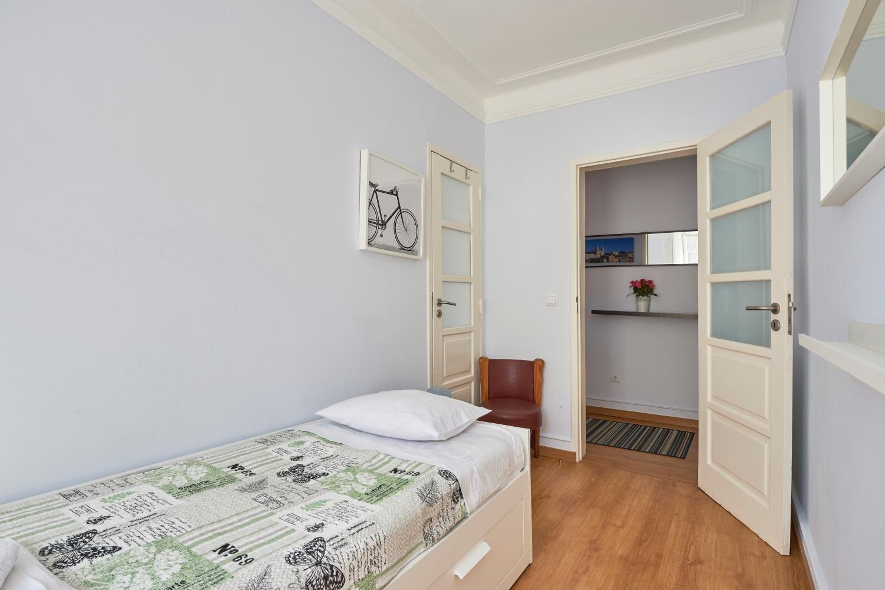 Apartment - Photo 32