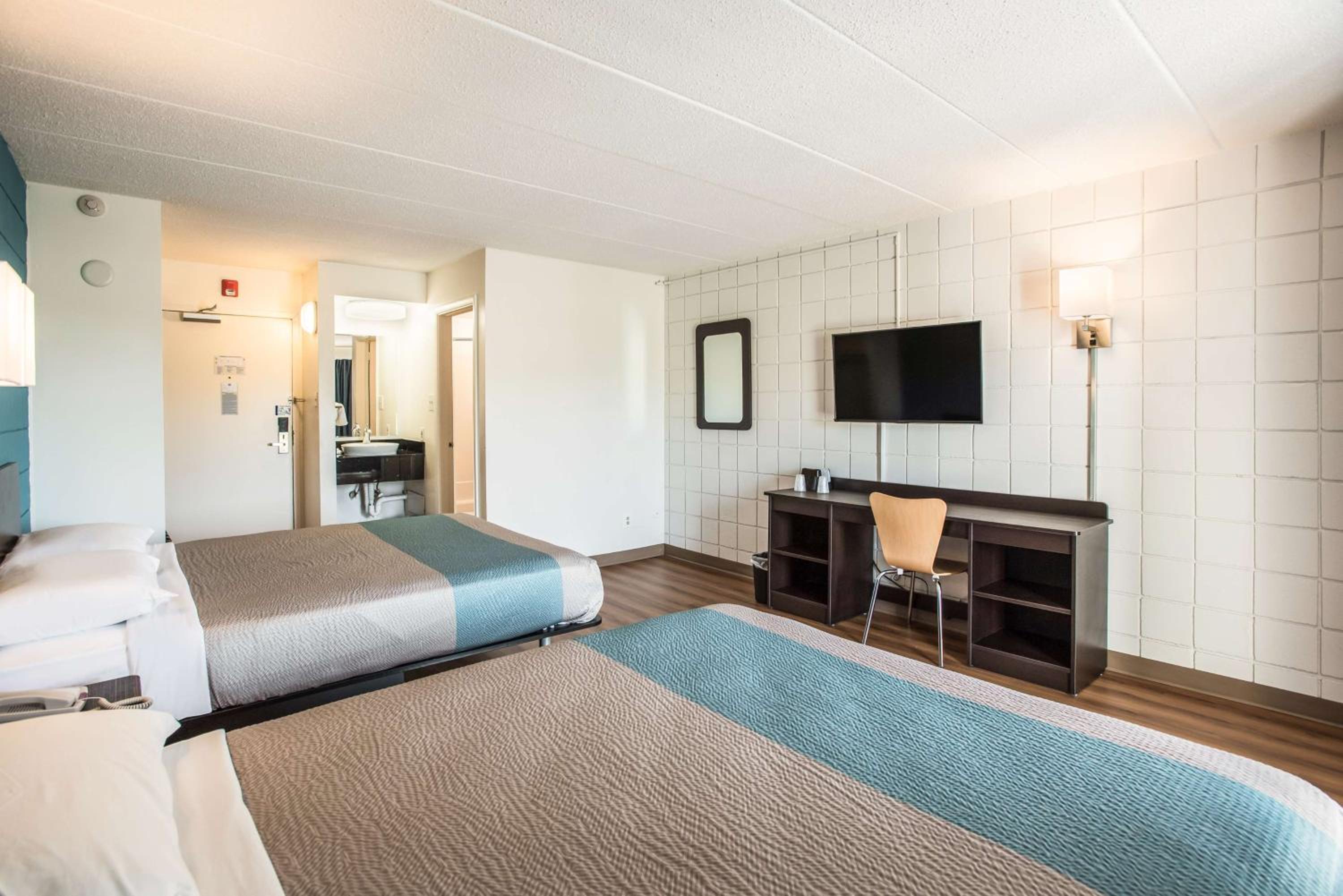 Queen Room with Two Queen Beds - Non-Smoking