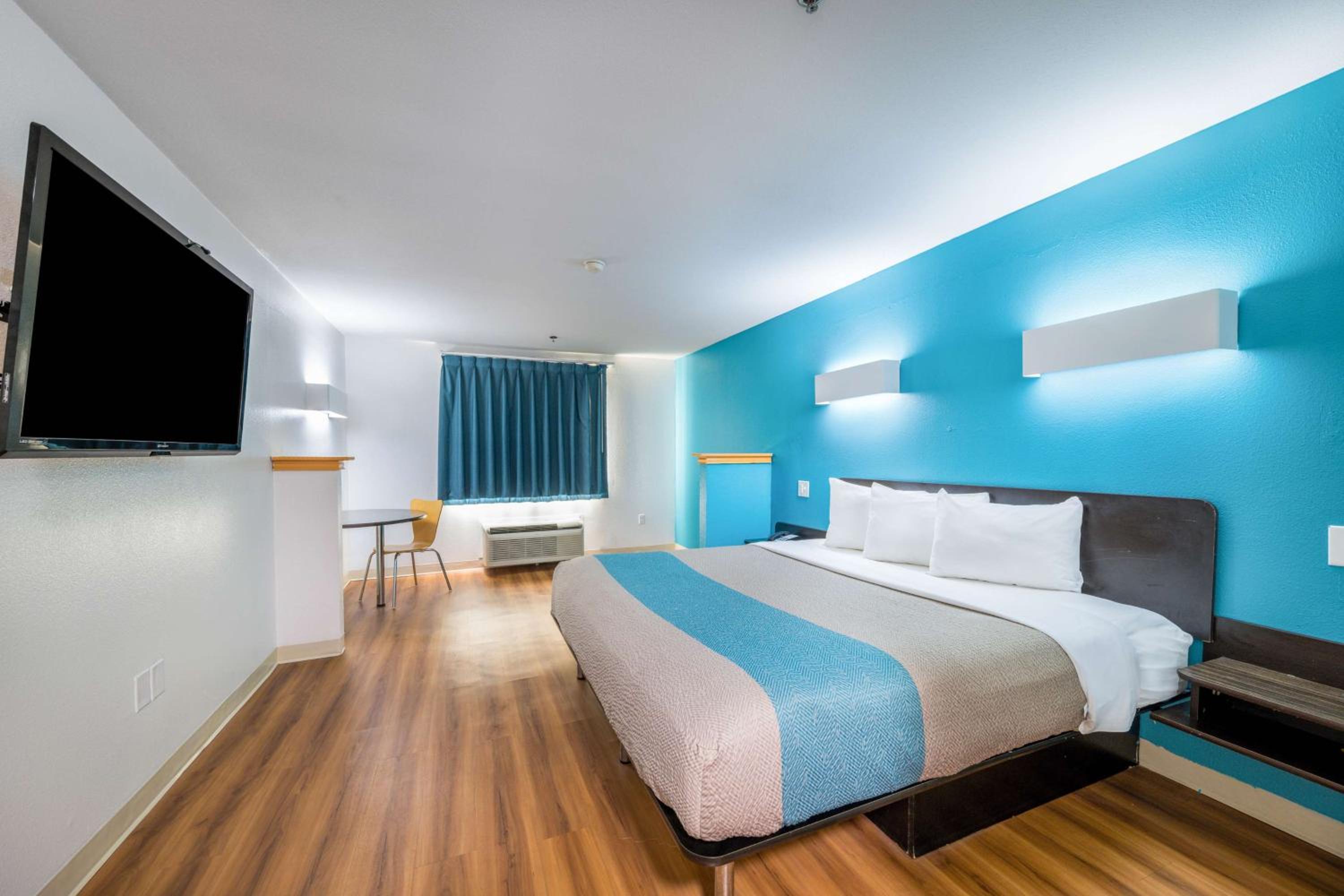 King Room - Disability Access - Non-Smoking