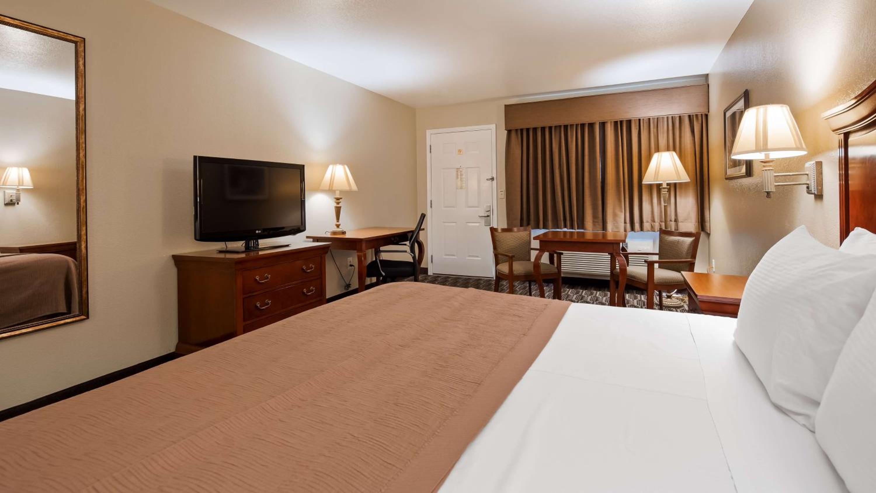 King Room - Non-Smoking photo 1