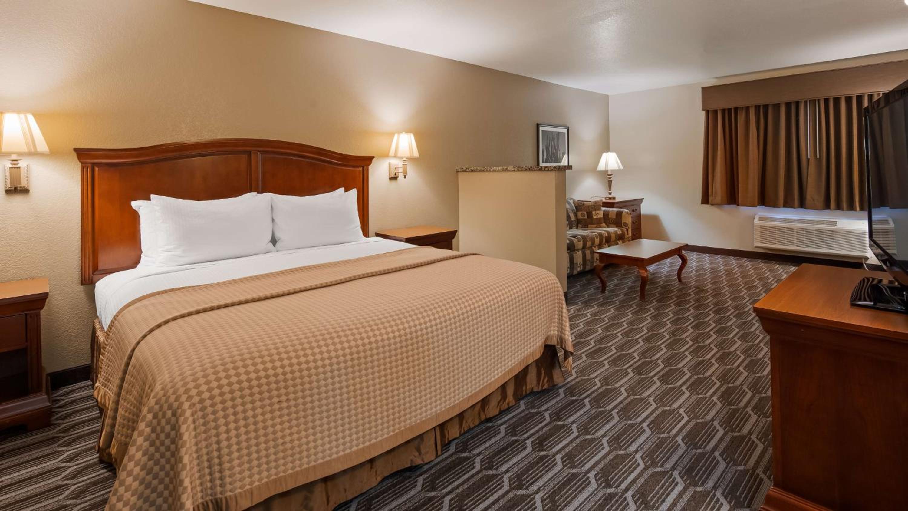 Larger King Suite with Sofa Bed photo 3