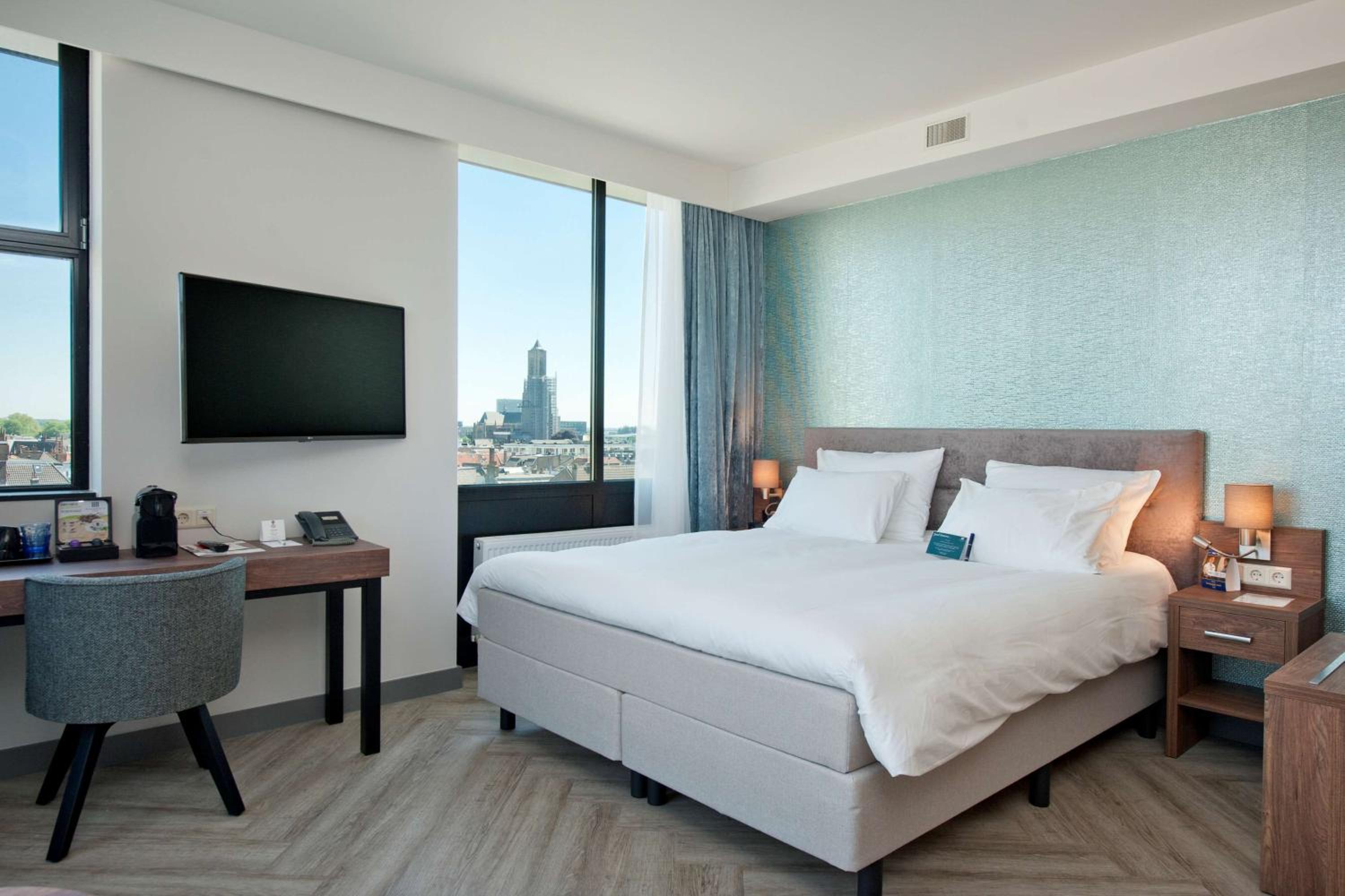 Velvet Wellness King Room with City Spa Access - Photo 4