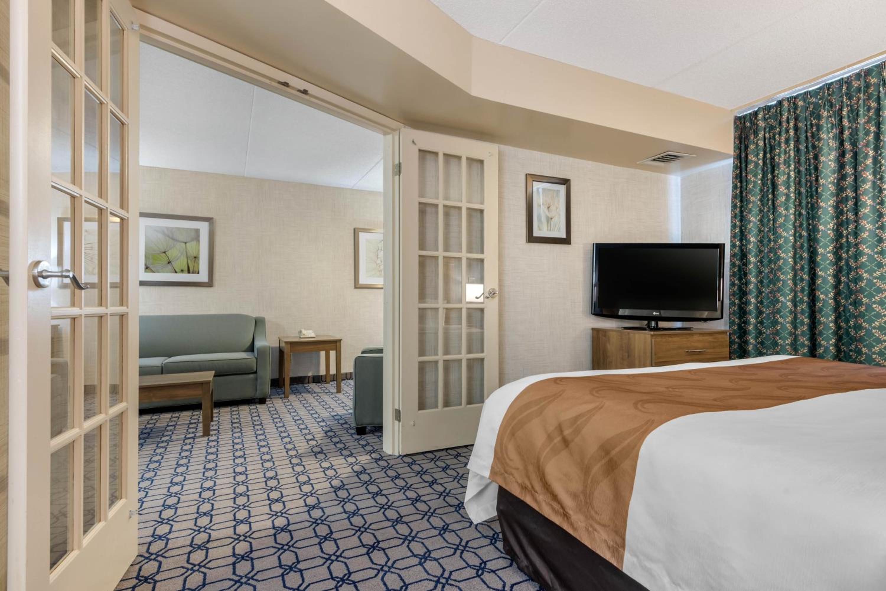 King Suite - Non-Smoking - Photo 1