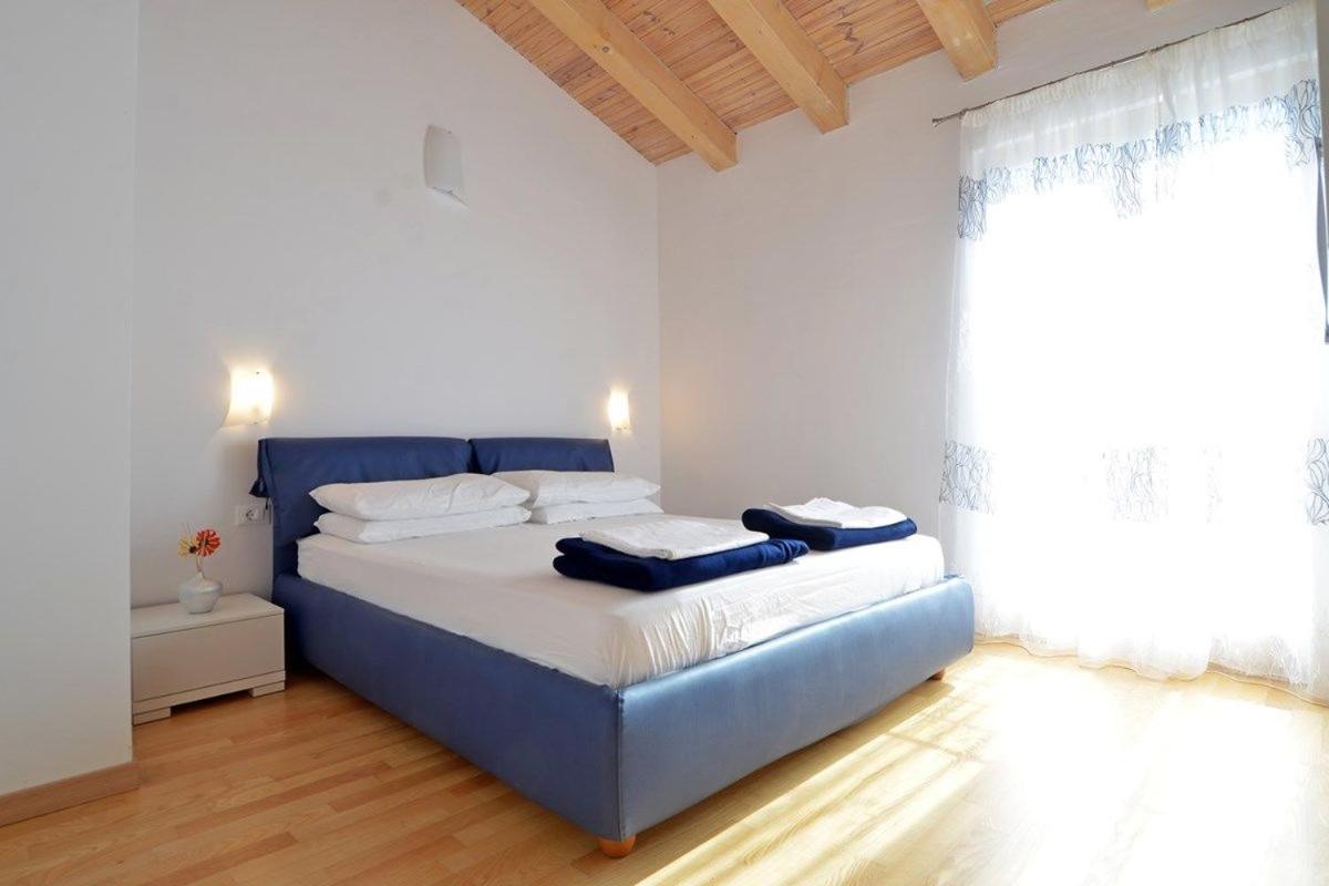 Six-Bedroom Villa 