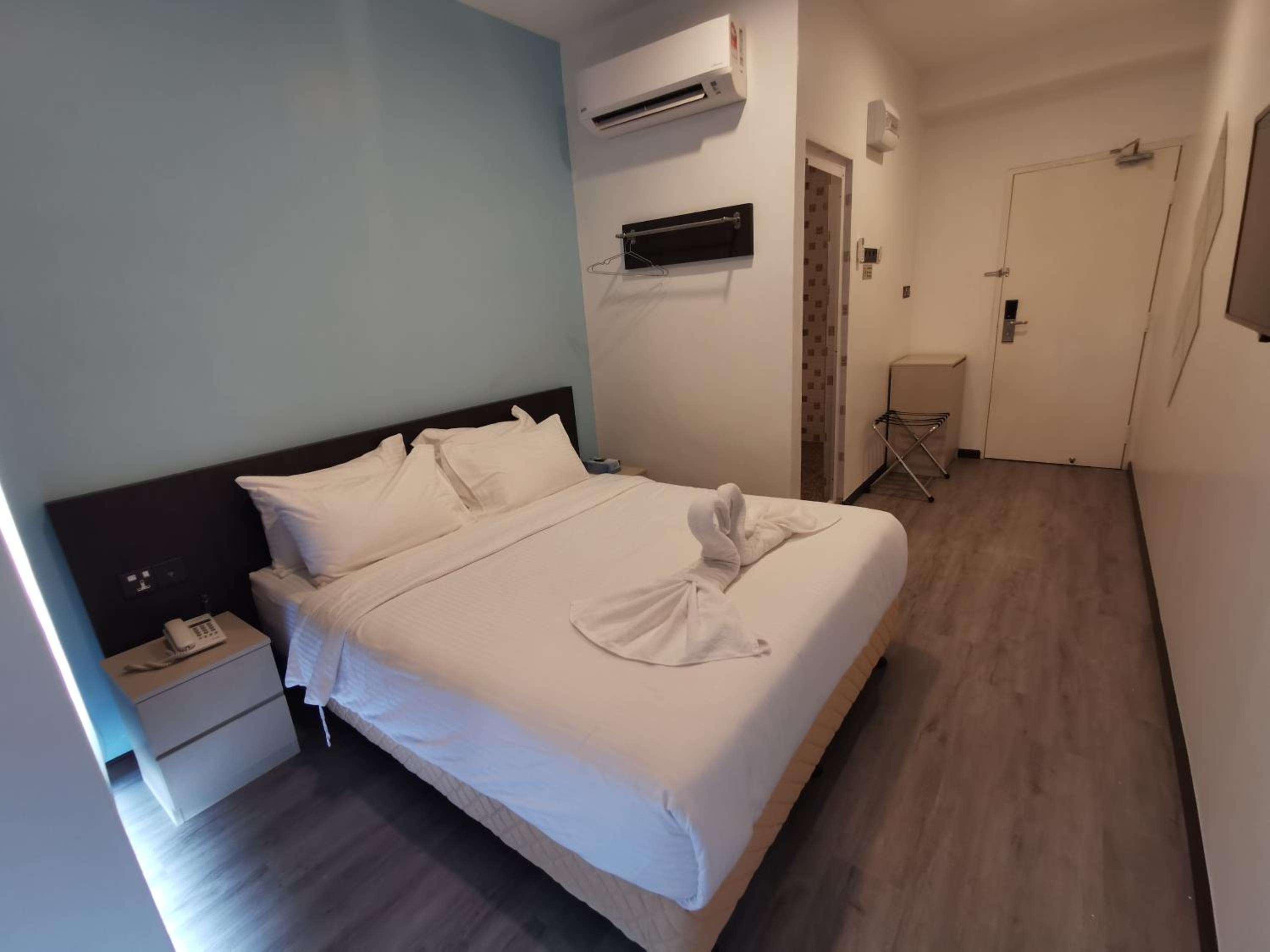 Deluxe Queen Room