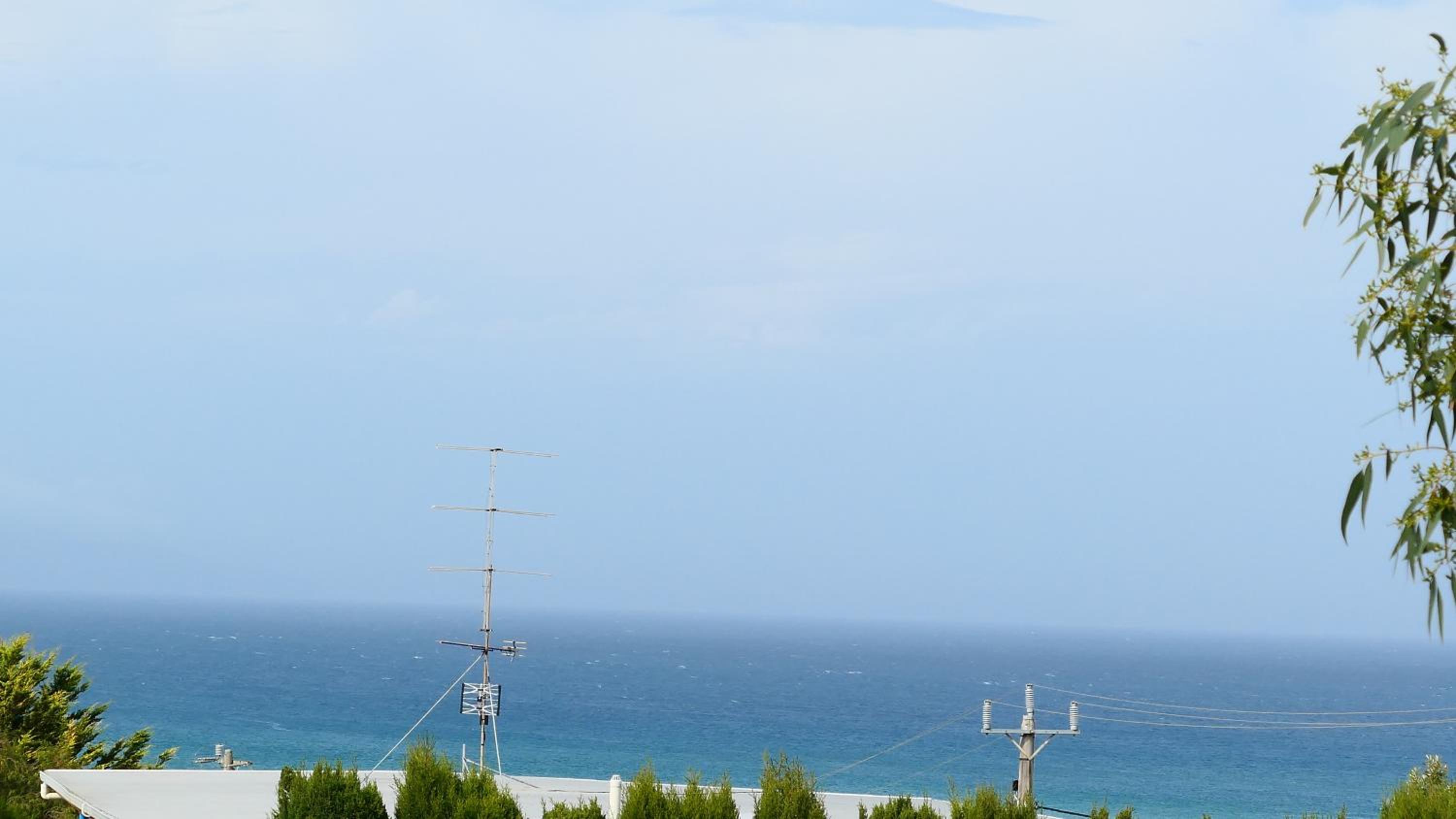 Deluxe Two-Bedroom Apartment with Sea View photo 3