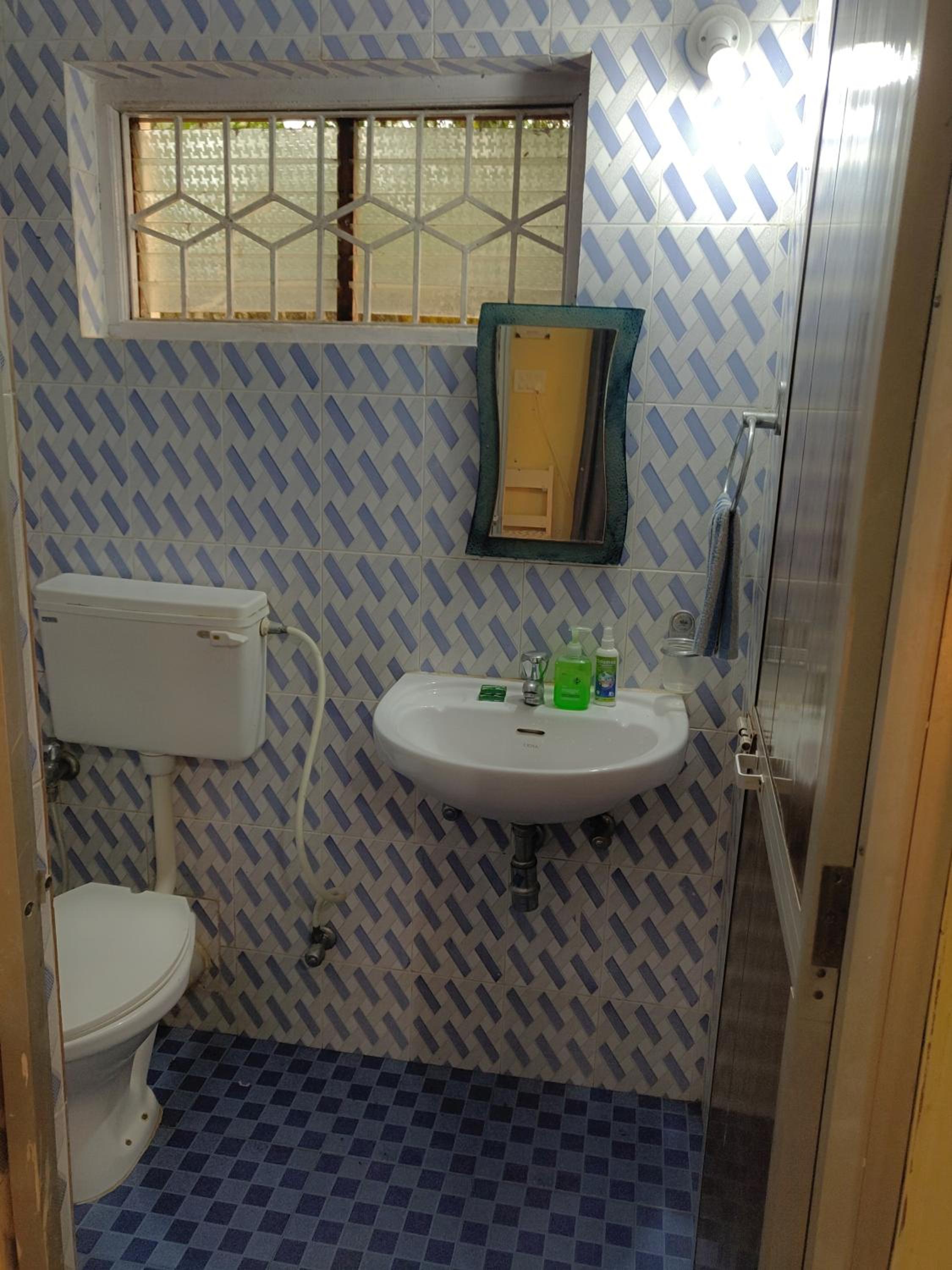 Standard Double or Twin Room with Balcony - Photo 6