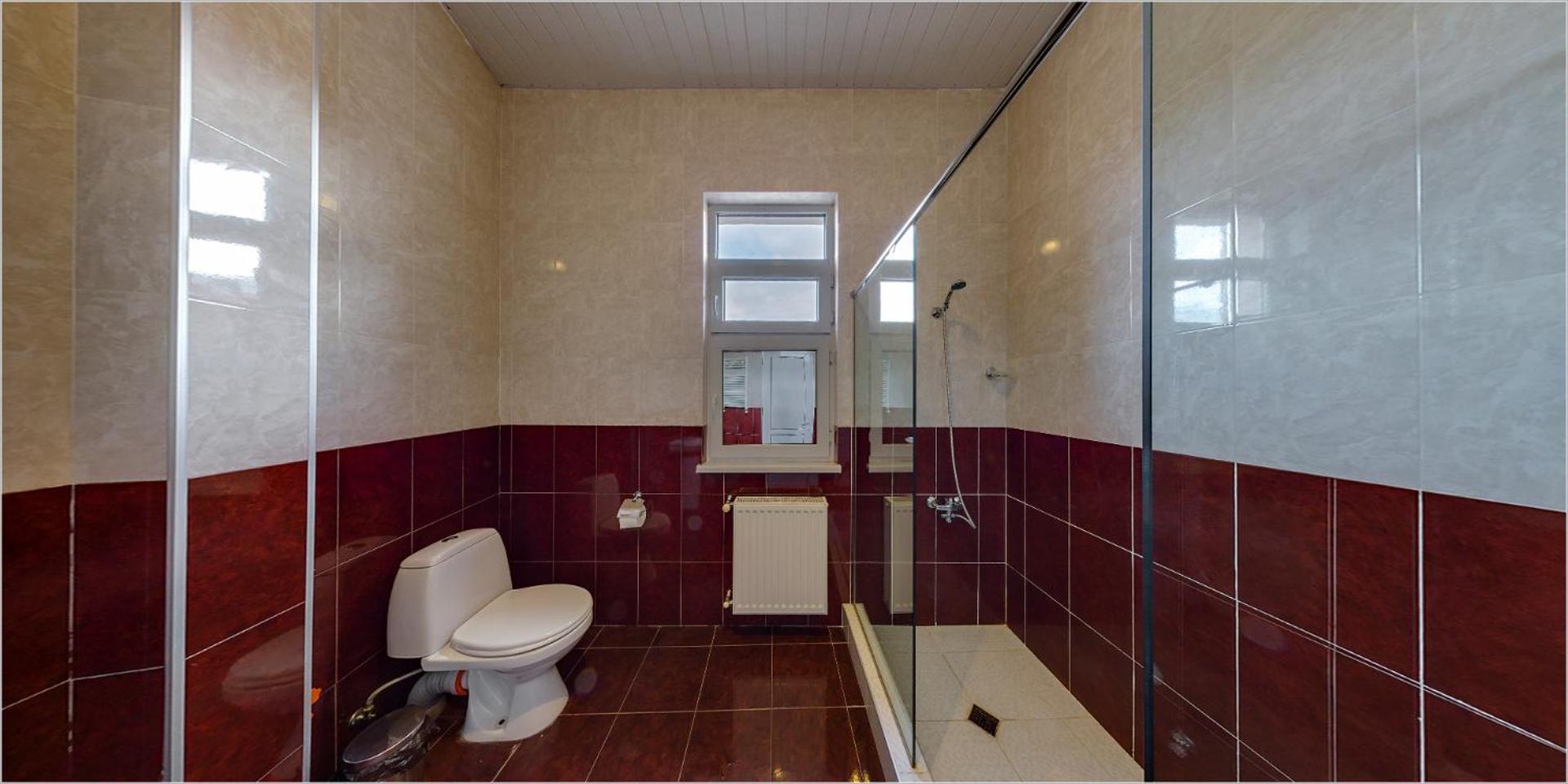 Queen Room with Balcony - Photo 4