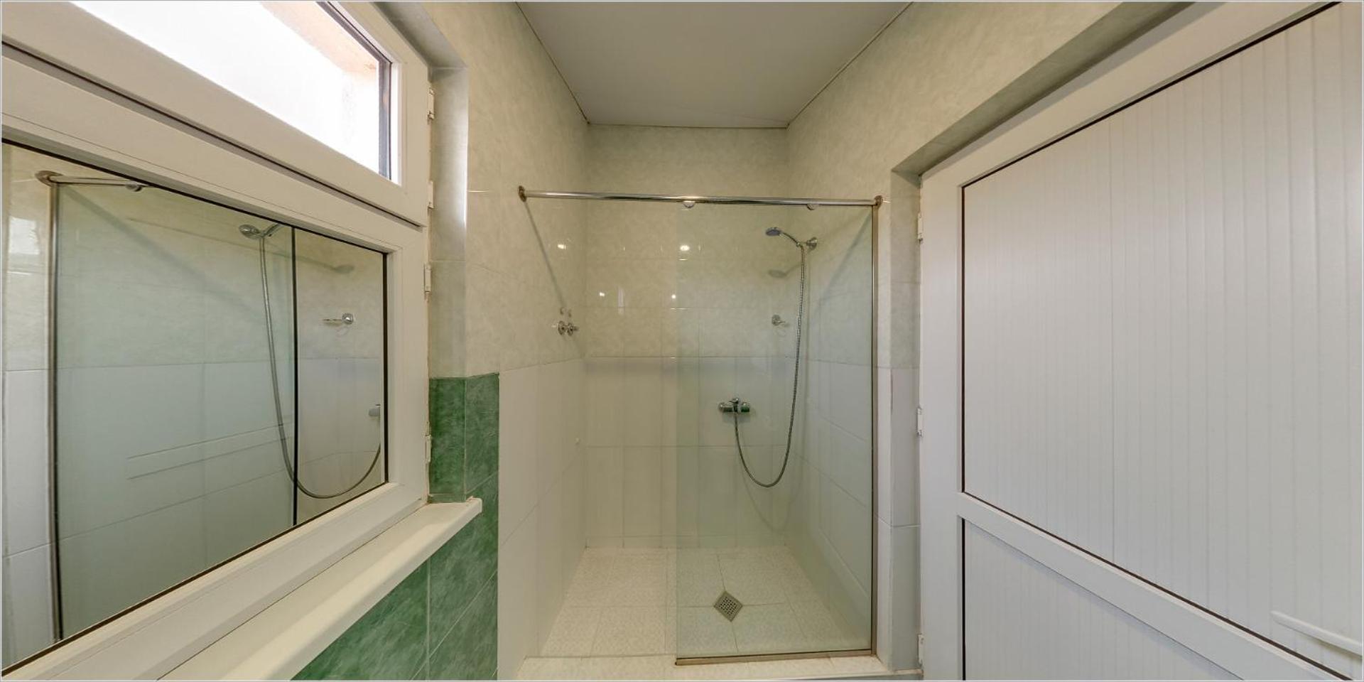 King Suite with Balcony - Photo 10
