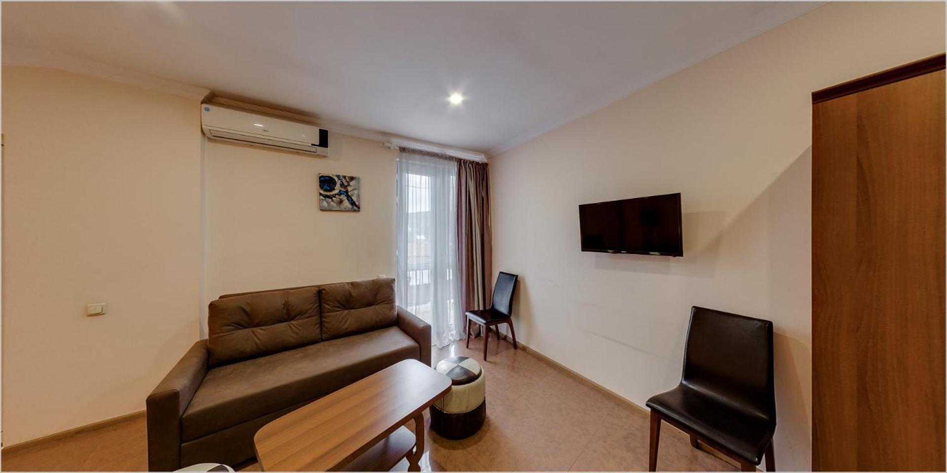 King Suite with Balcony - Photo 4