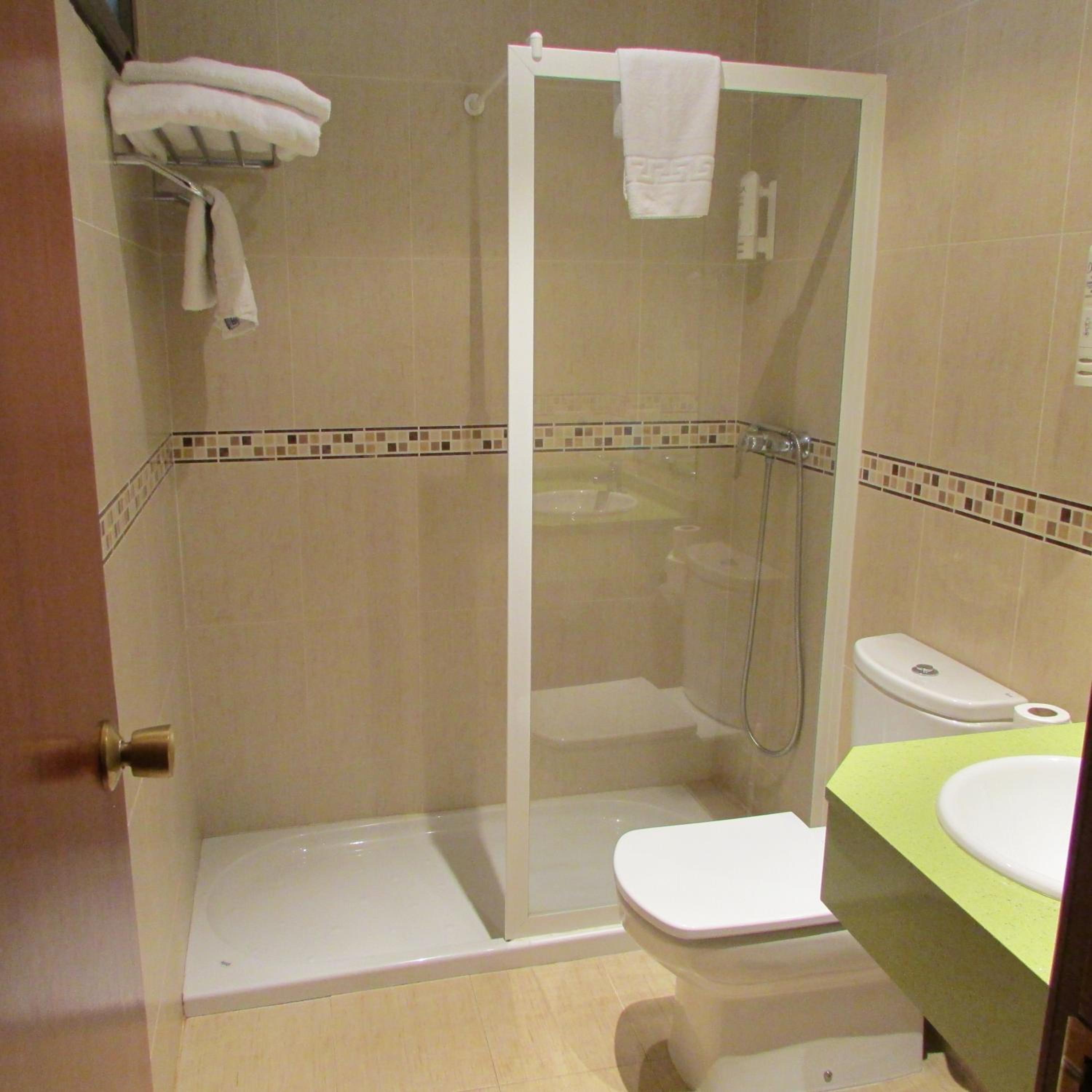 Double or Twin Room - Photo 17