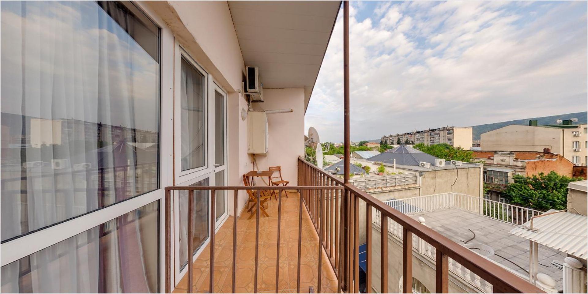King Suite with Balcony - Photo 3