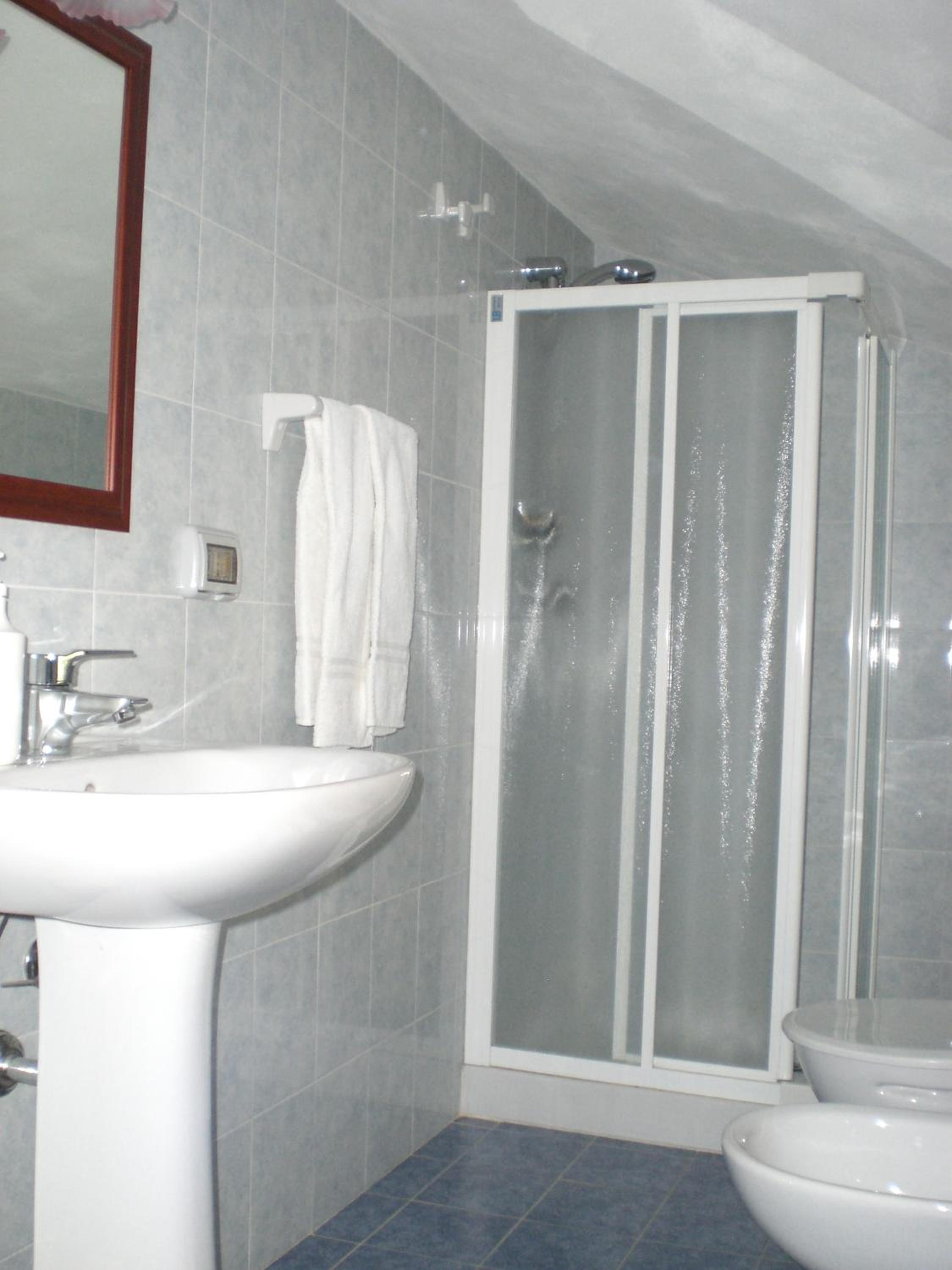 Quadruple Room with Balcony - Photo 3