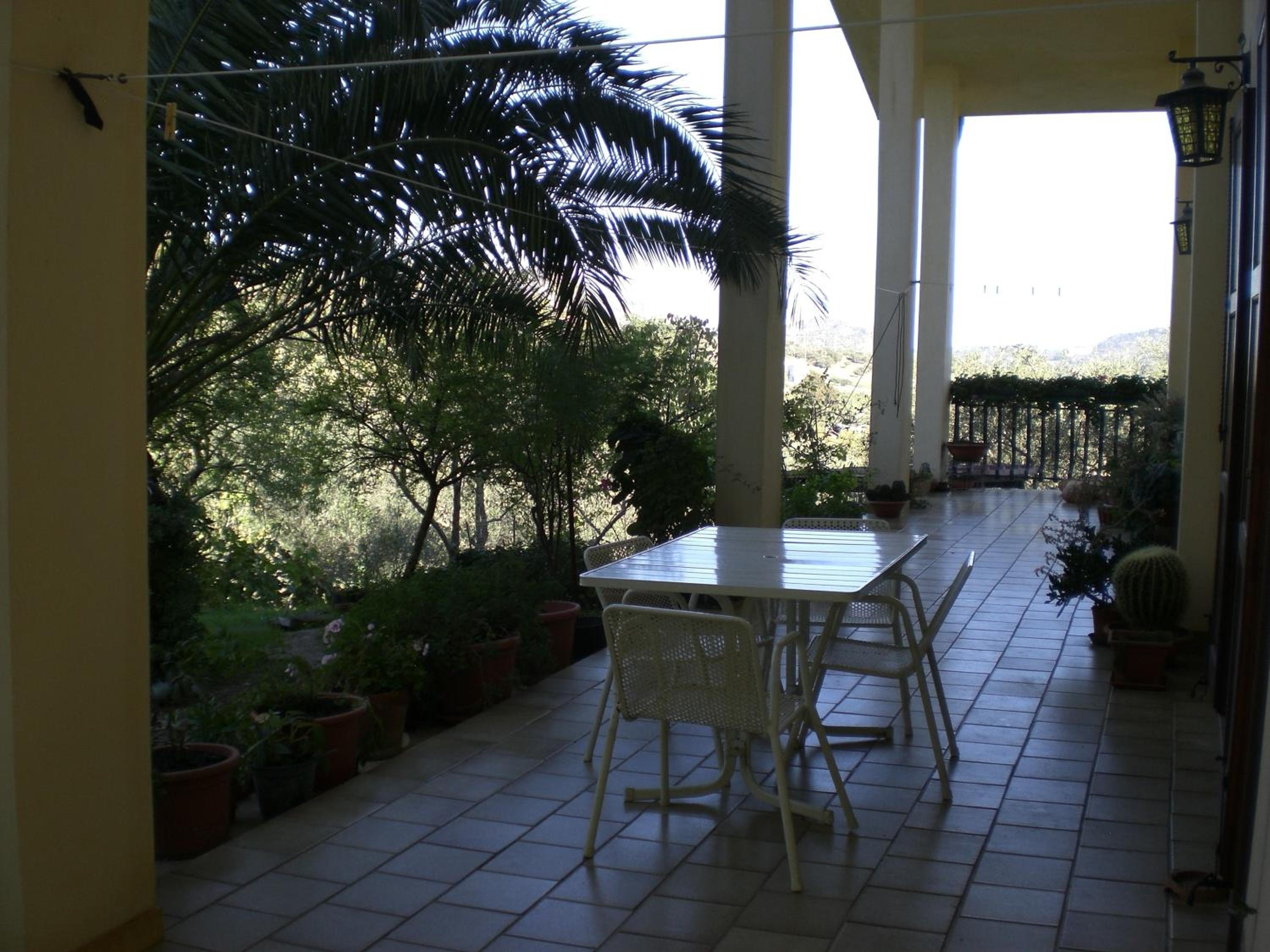 Quadruple Room with Balcony - Photo 5