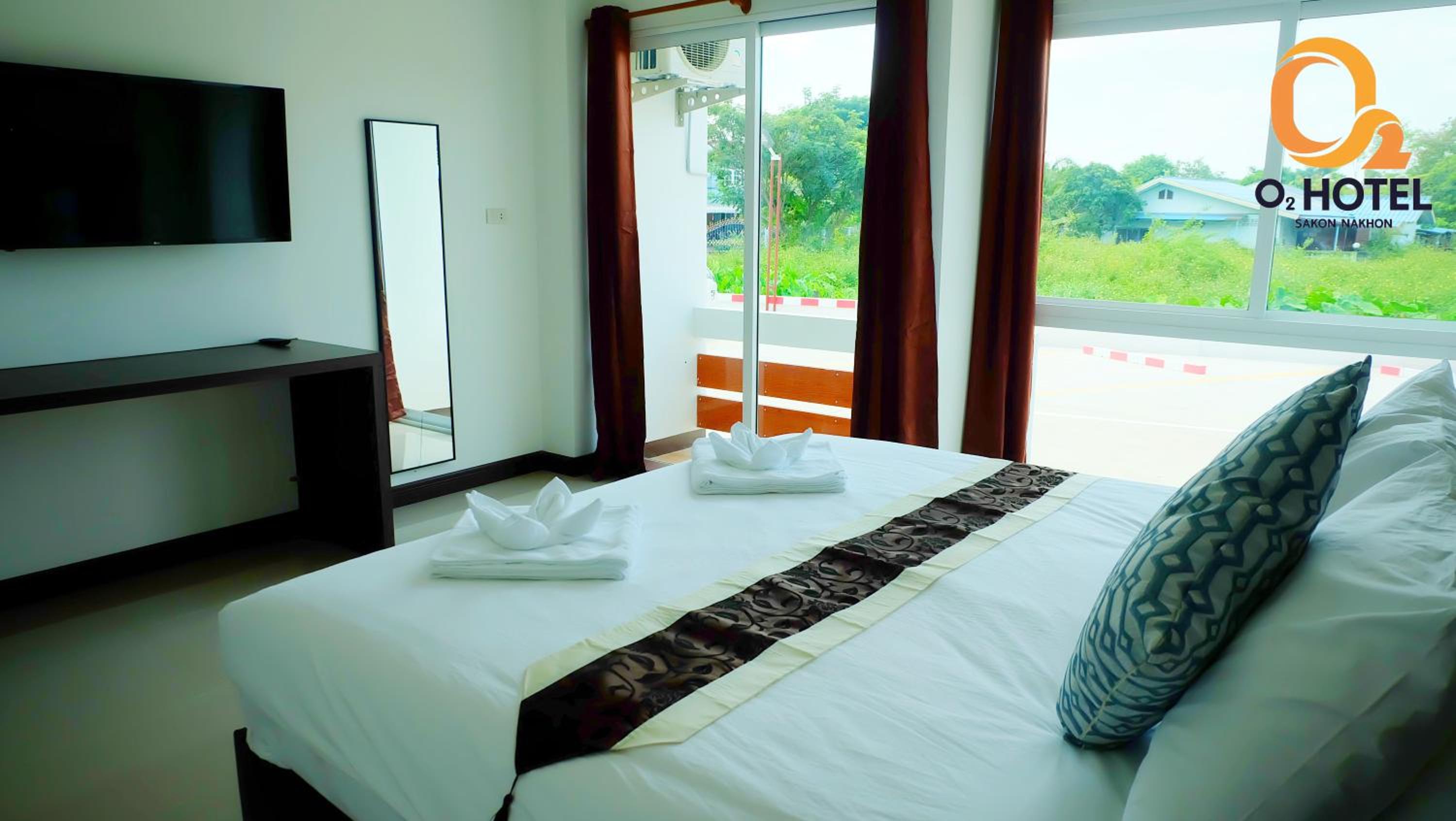 Double Room with Balcony - Photo 8