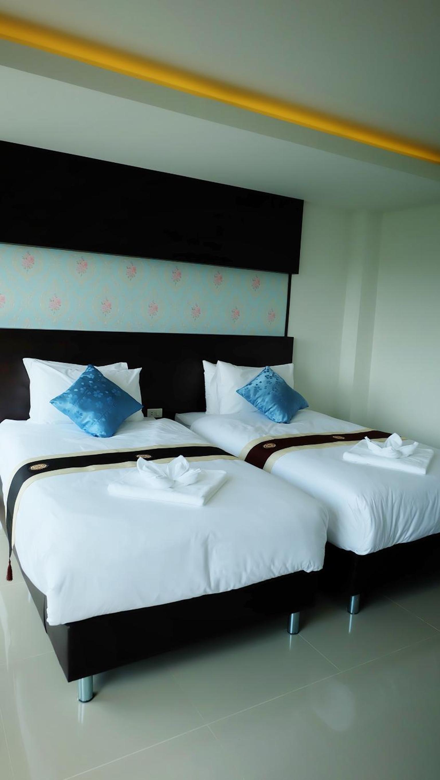 Twin Room with Balcony - Photo 7