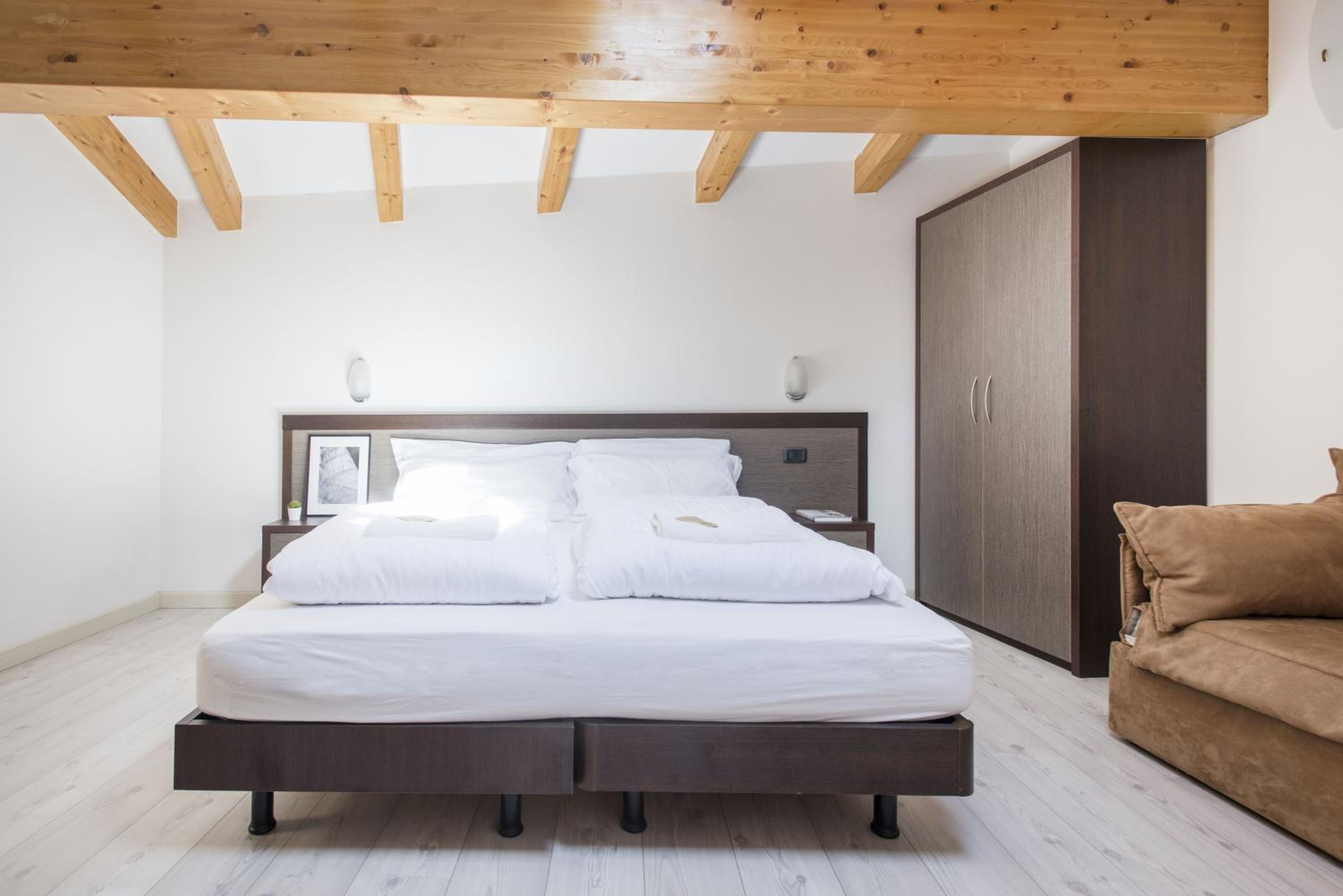 One-Bedroom Apartment (6 Adults)