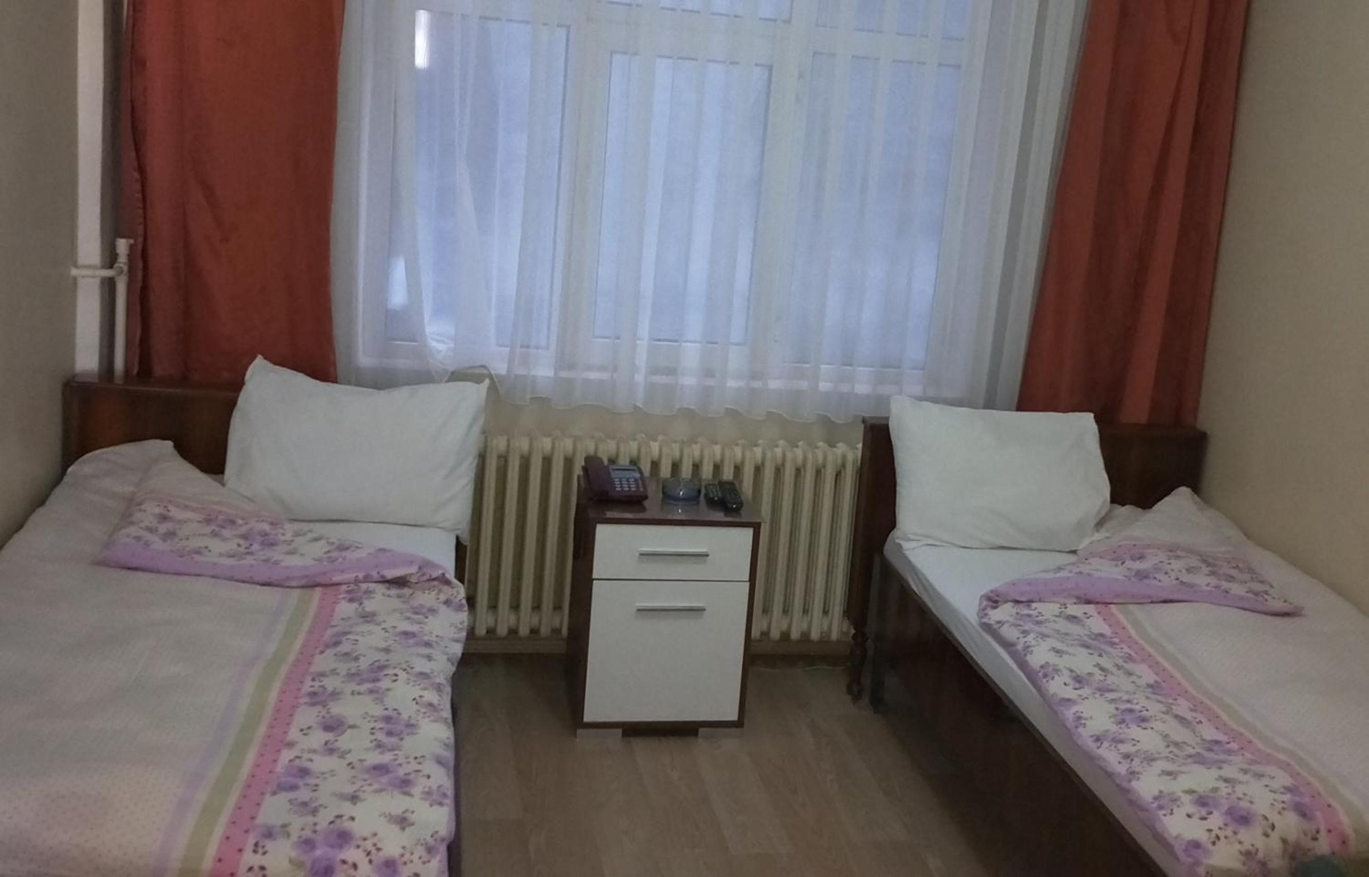 Economy Twin Room photo 3