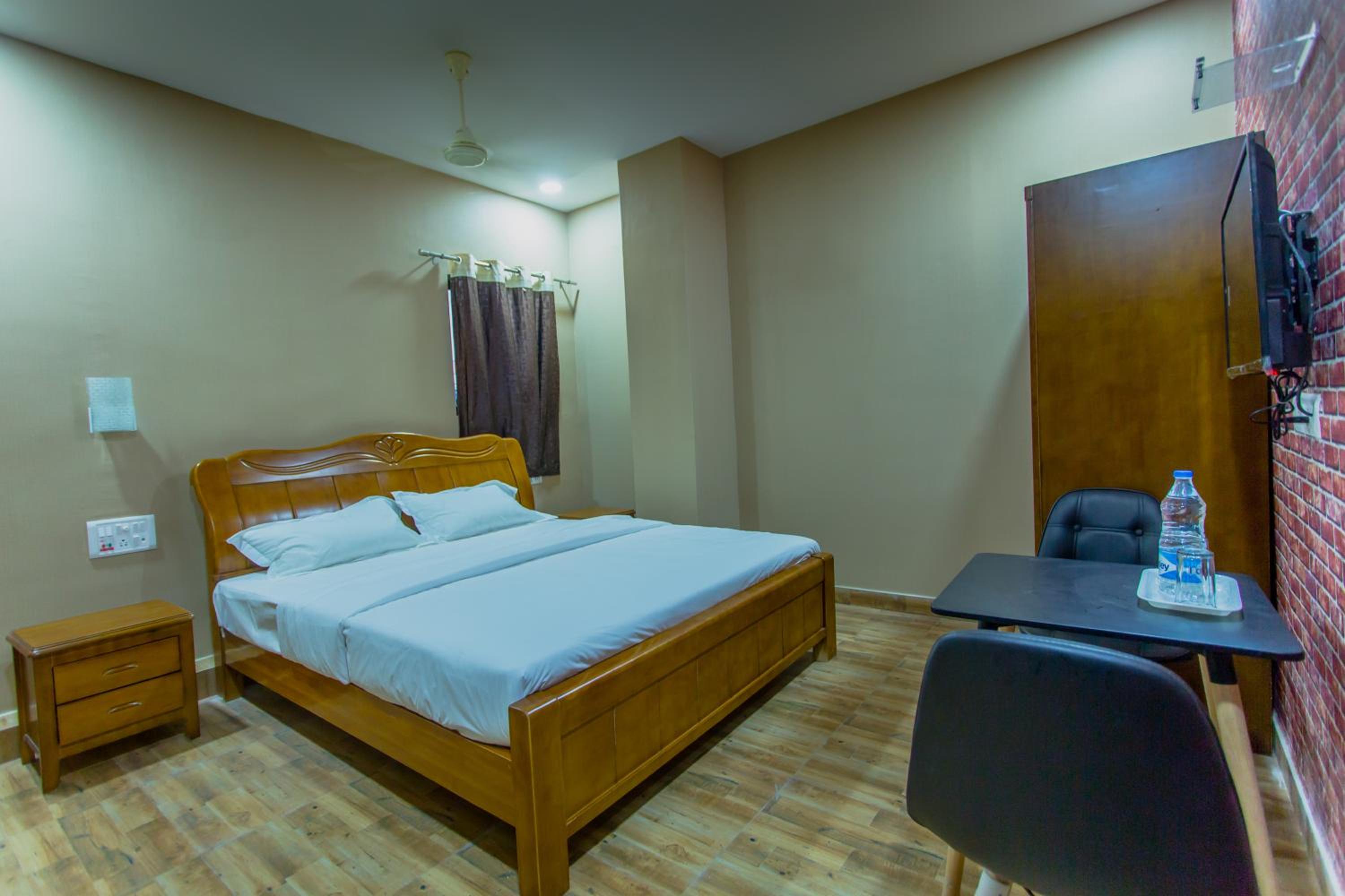 Standard Double Room - Photo 4