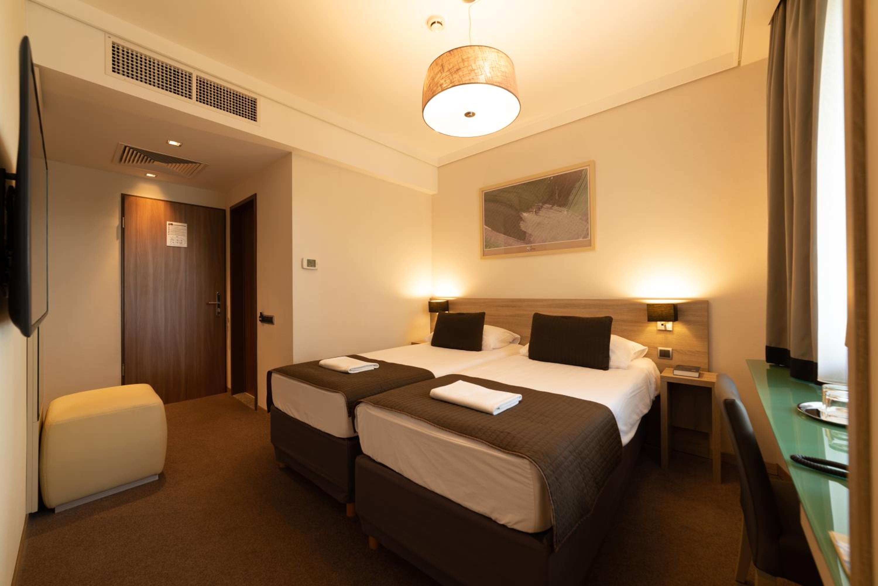 Economy Twin Room  with Wellness Access photo 1