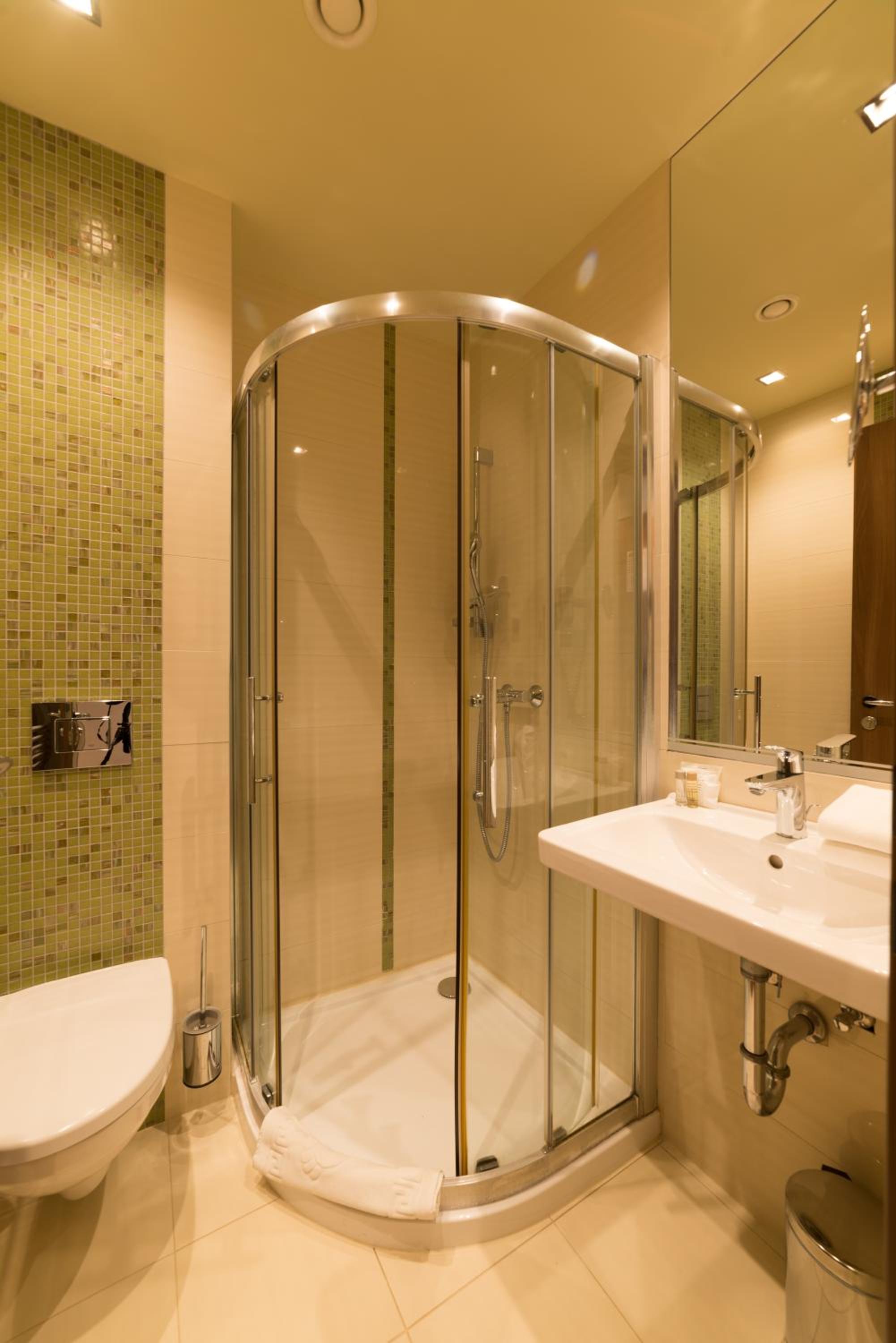 Economy Twin Room  with Wellness Access photo 2