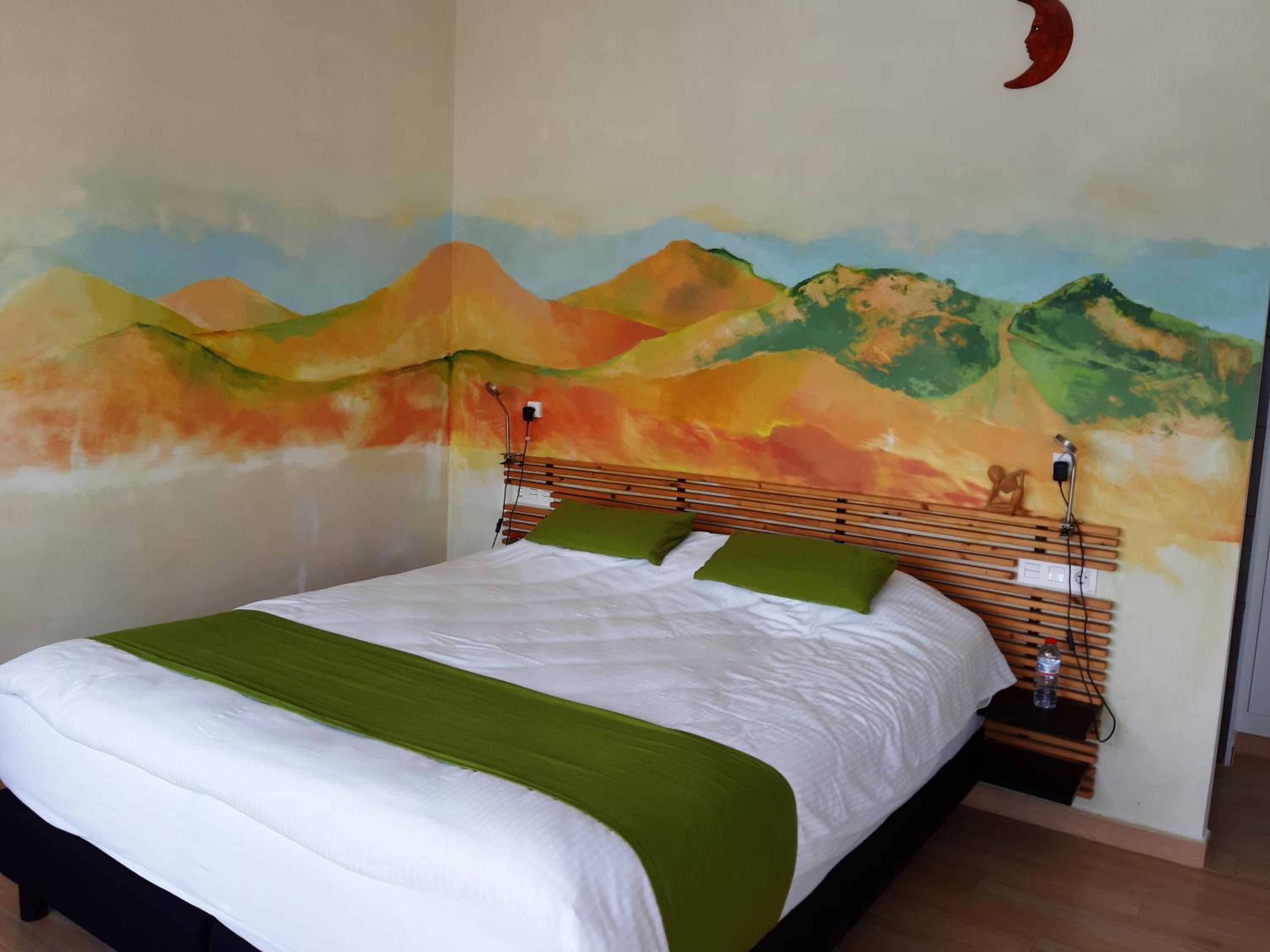 Deluxe Double or Twin Room with Mountain View - Photo 5