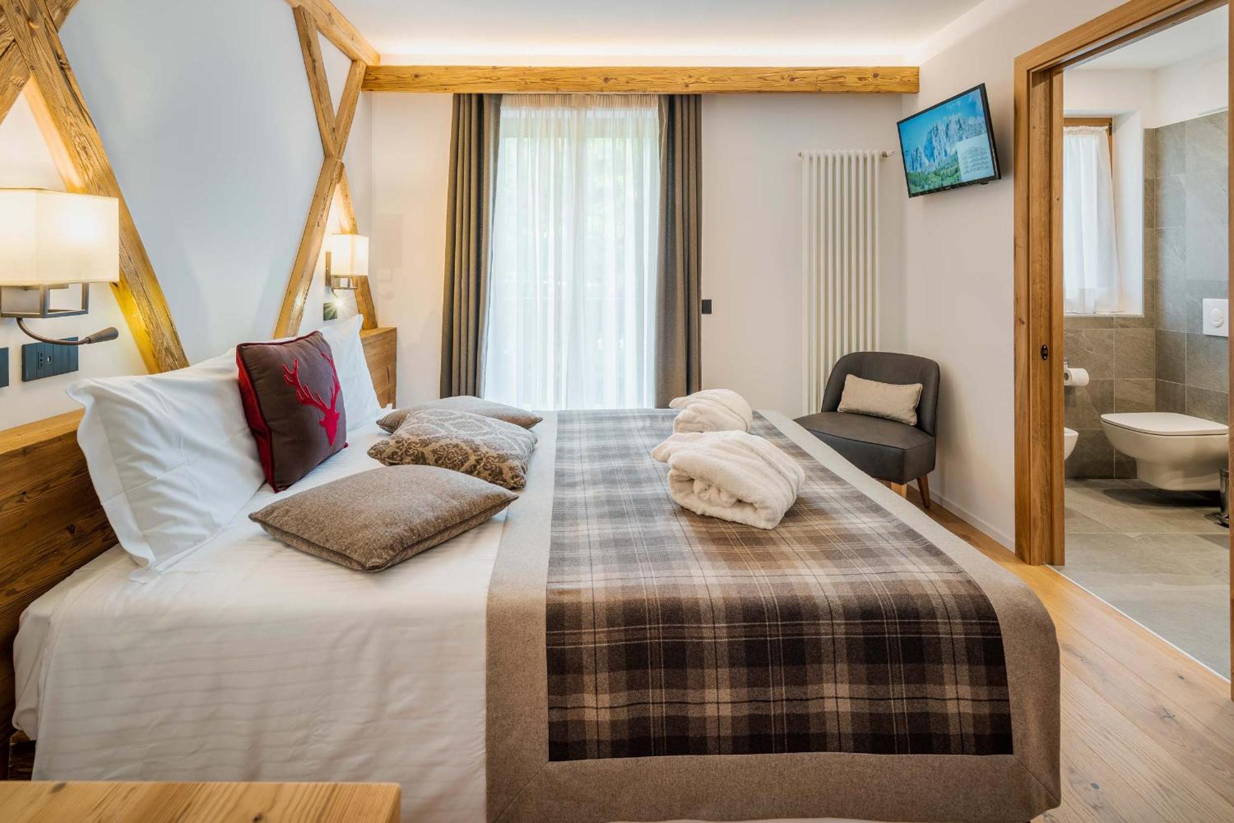 Deluxe Double or Twin Room with Balcony - Photo 1