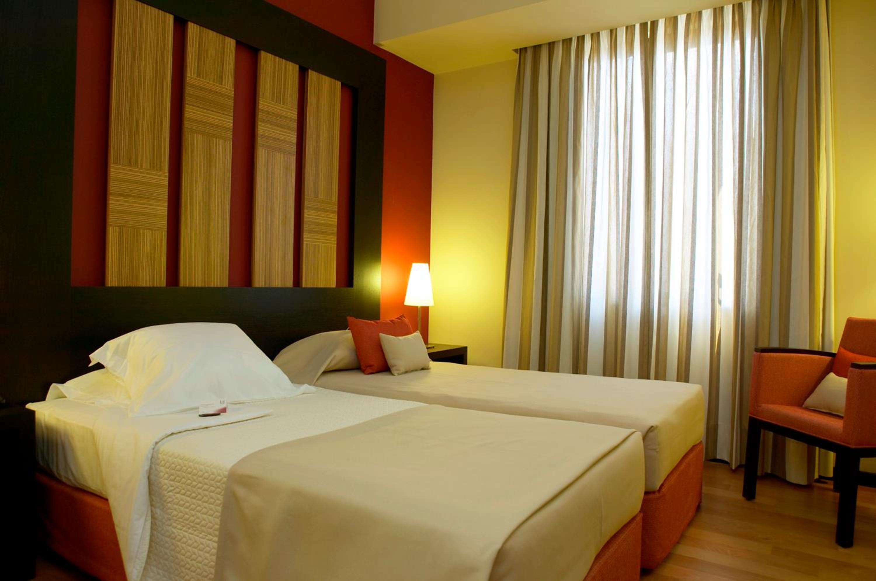 Twin Room - Photo 2