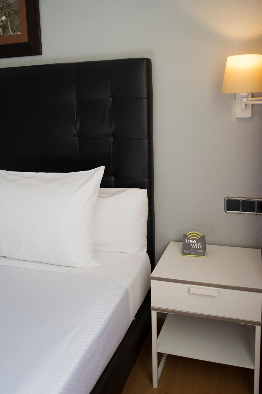 Double or Twin Room - Photo 16