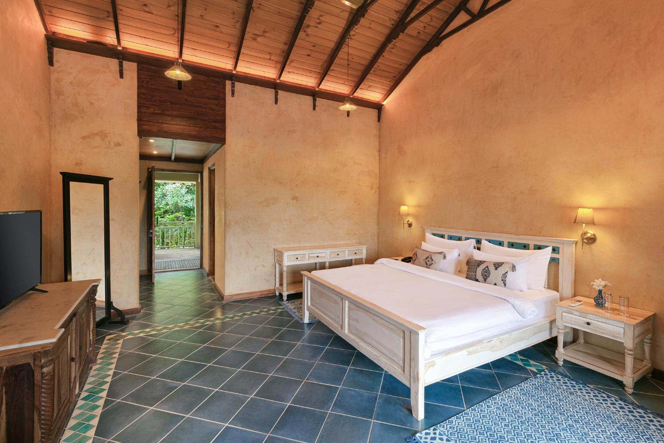 Deluxe Double Room with Balcony photo