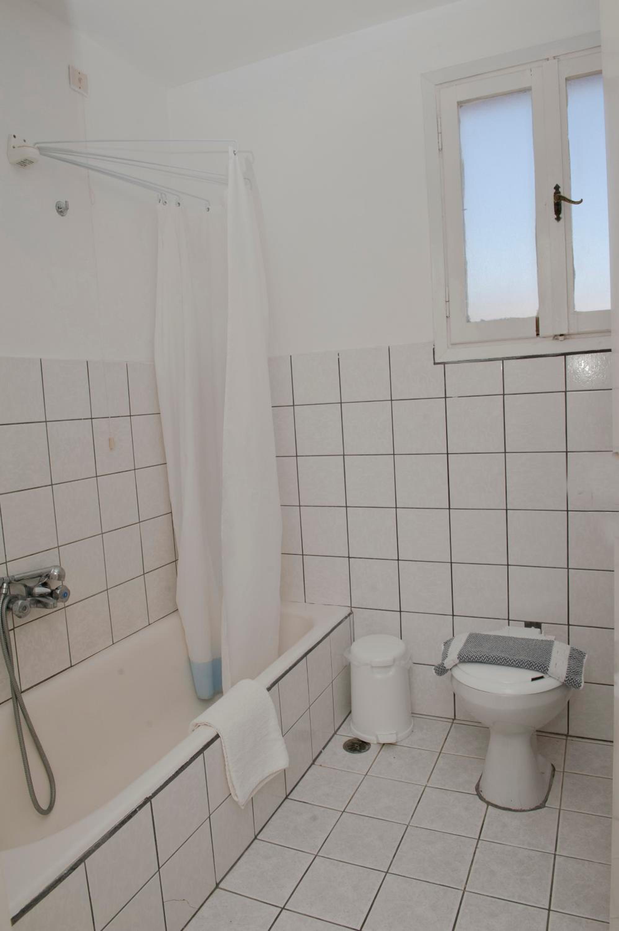 Double or Twin Room with City View photo 2