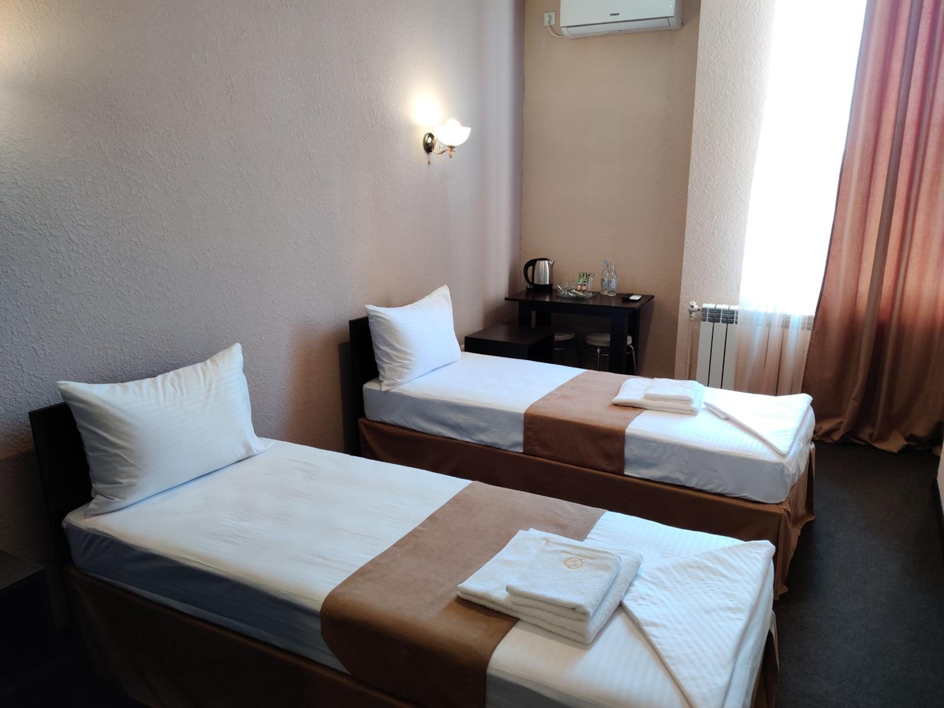 Large Twin Room photo 1